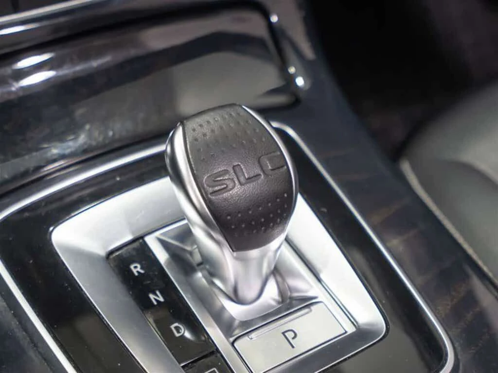 Mercedes-Benz SLC * 300 * CARFAX * ЦЕНА ДО БГ, снимка 10 - Автомобили и джипове - 53859227