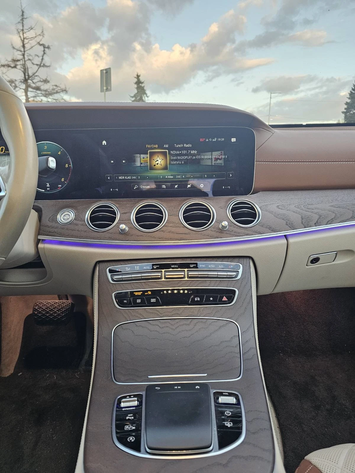 Mercedes-Benz E 220 BURMESTER* DESIGNO* MEMORY, снимка 13 - Автомобили и джипове - 54102270