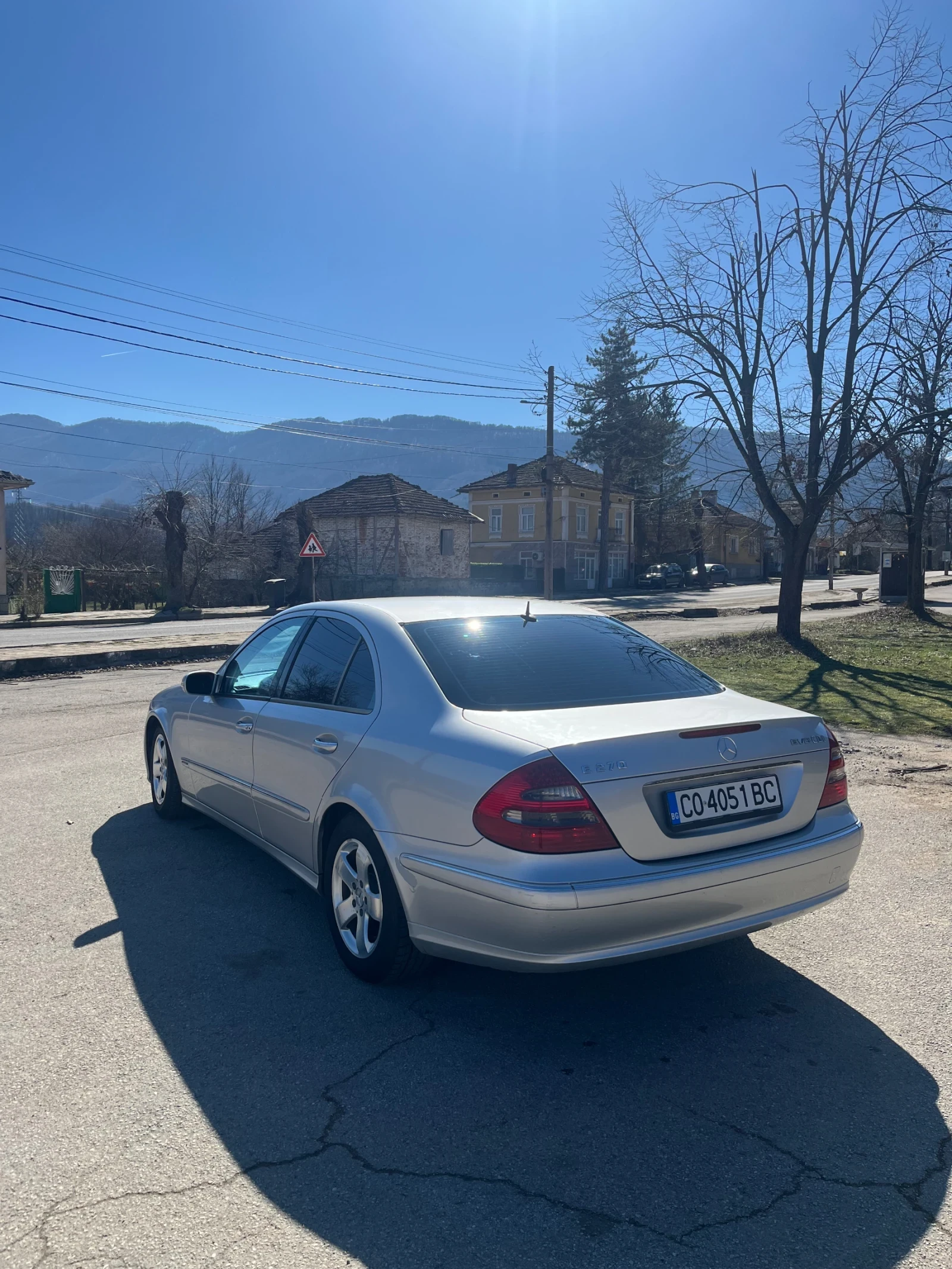 Mercedes-Benz E 270, снимка 5 - Автомобили и джипове - 54309159