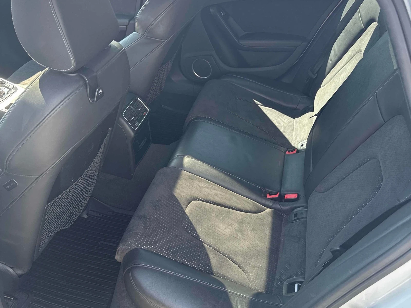 Audi A4 Premium Plus/B&O/KAMEPA/KEYLESS/NAVI, снимка 16 - Автомобили и джипове - 54393524