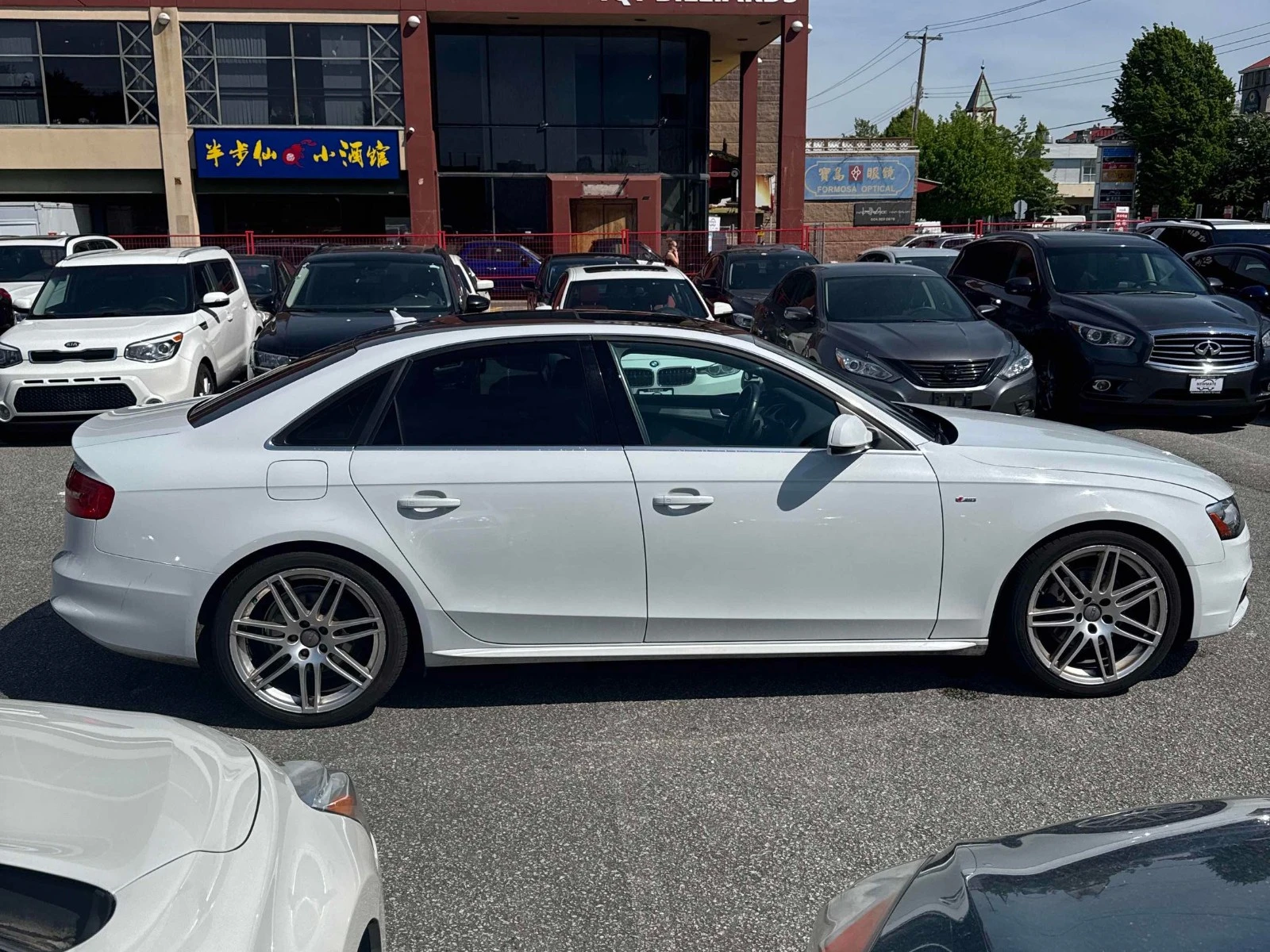 Audi A4 Premium Plus/B&O/KAMEPA/KEYLESS/NAVI, снимка 3 - Автомобили и джипове - 54393524