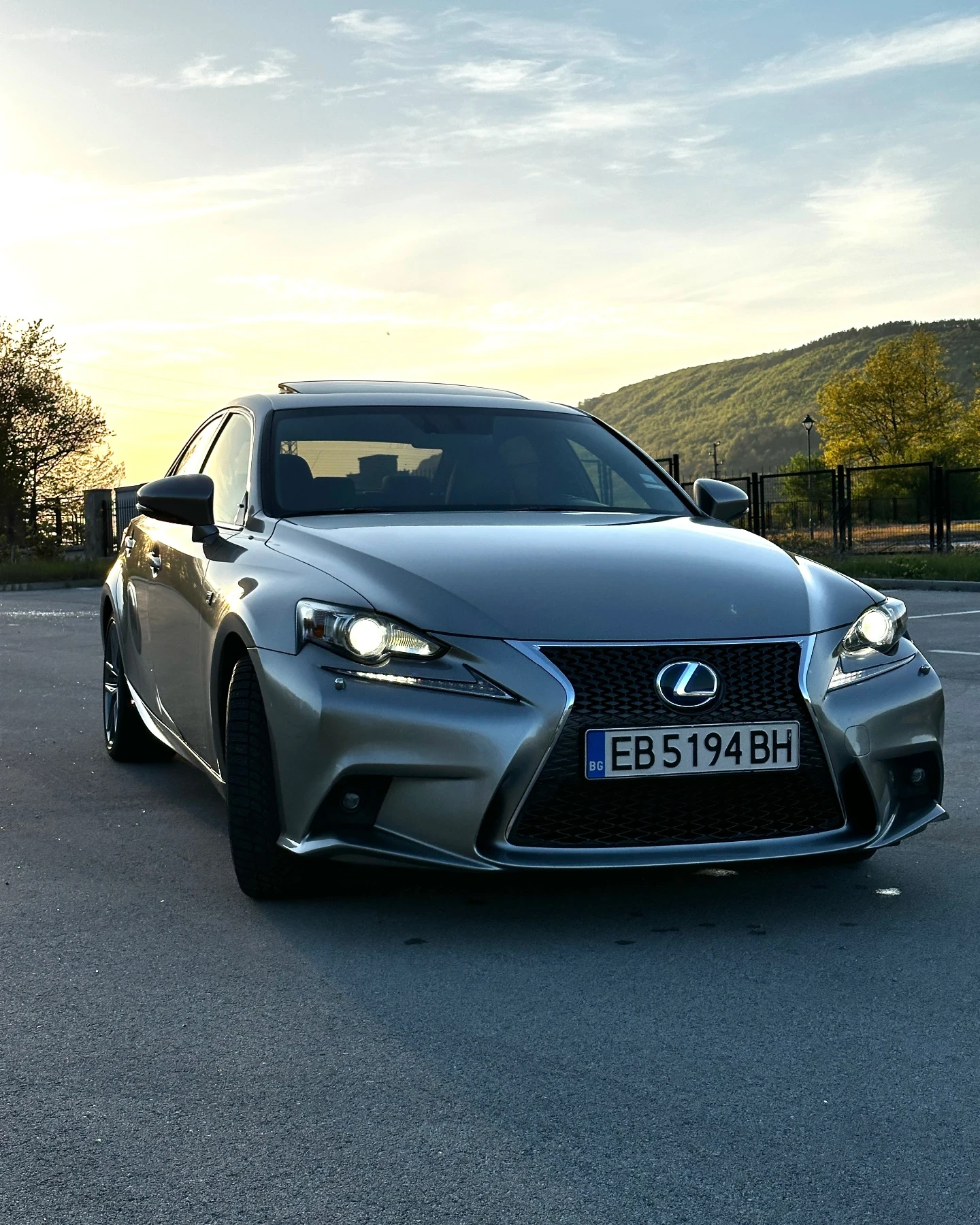 Lexus IS 300 F-Sport, снимка 2 - Автомобили и джипове - 54455592