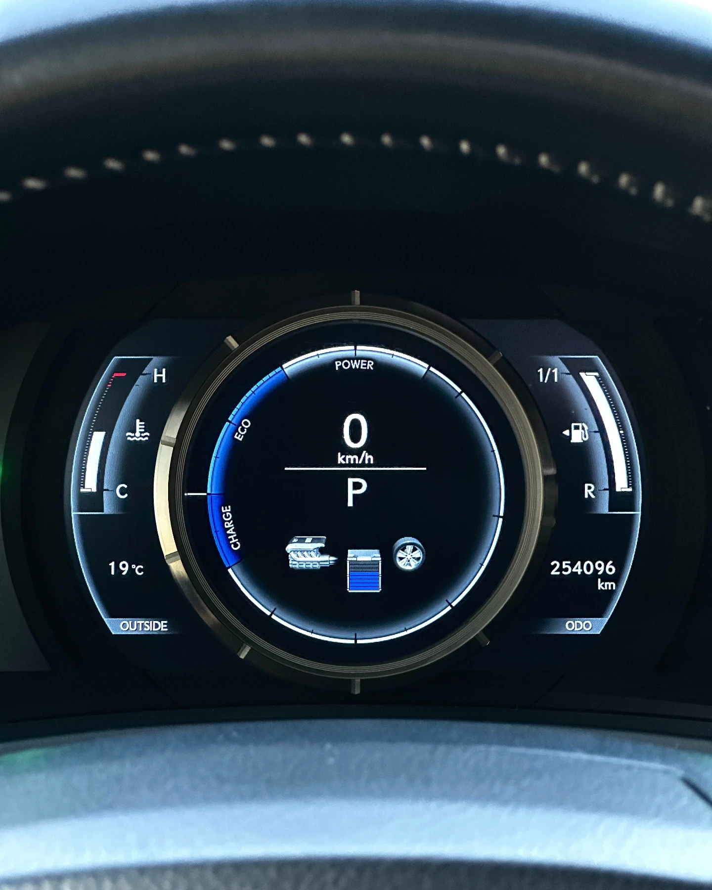Lexus IS 300 F-Sport, снимка 15 - Автомобили и джипове - 54455592