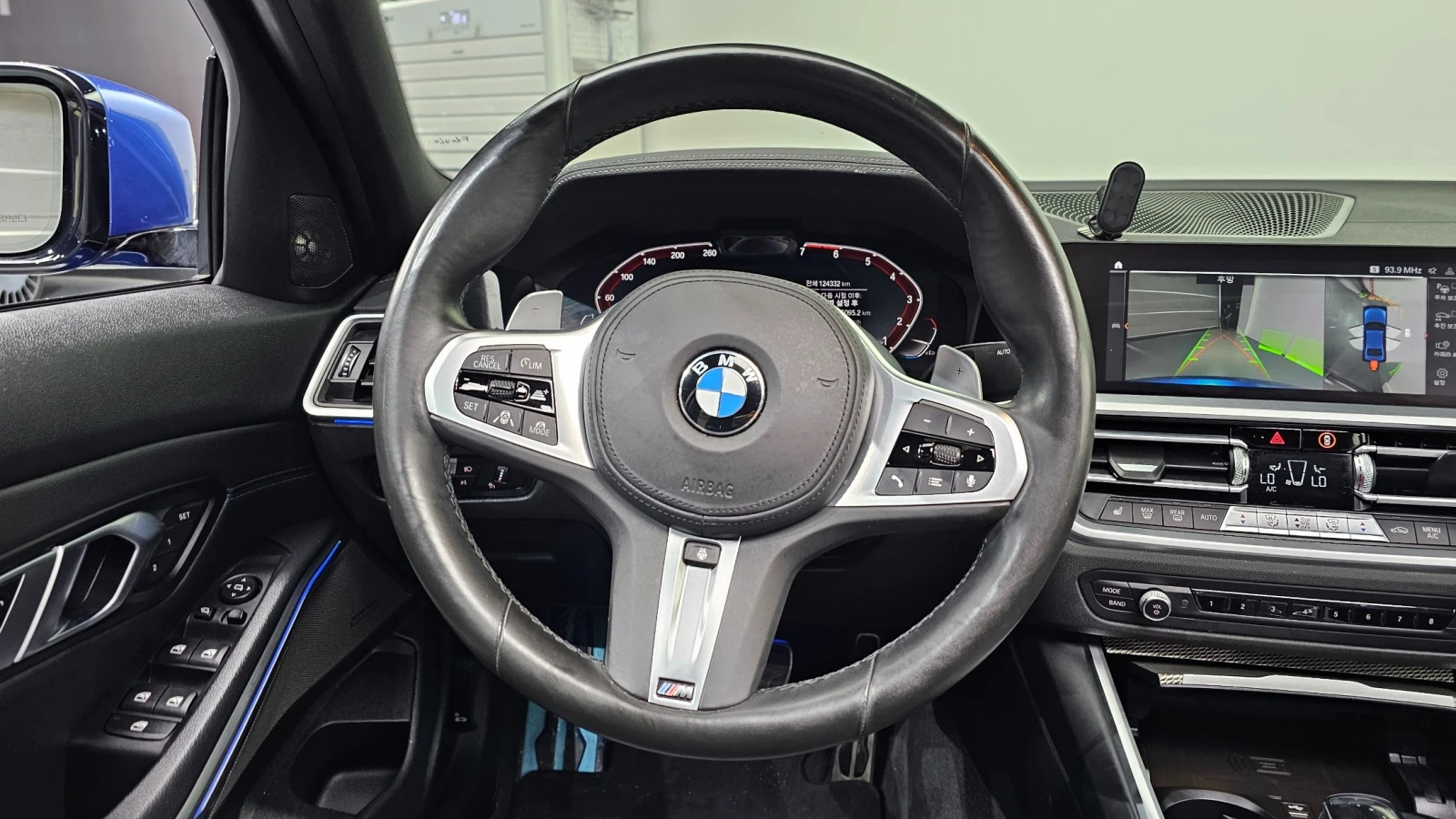 BMW 320 i M Sport, снимка 13 - Автомобили и джипове - 55477409