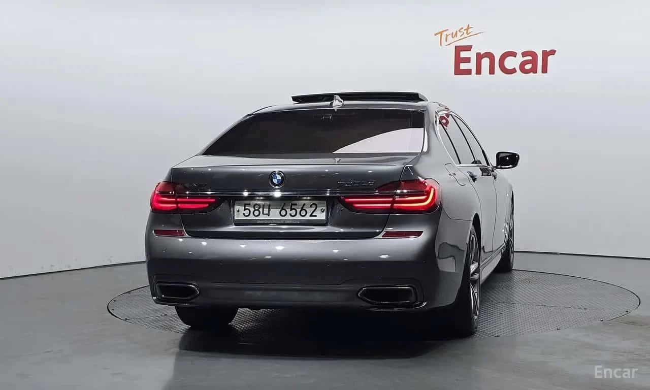 BMW 730 * 730Ld xDrive M Sport * CARFAX * ЦЕНА ДО БГ, снимка 4 - Автомобили и джипове - 55511082