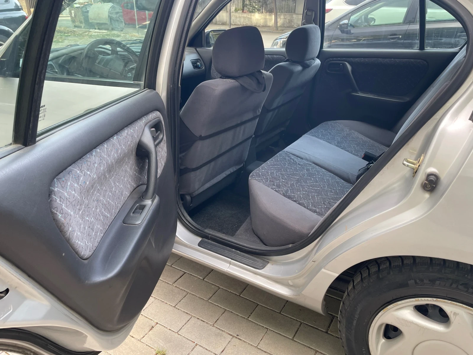 Nissan Primera, снимка 6 - Автомобили и джипове - 55666711