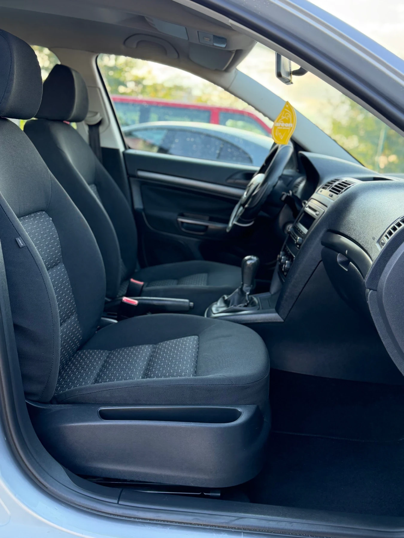 Skoda Octavia 1.6 Бензин * 102 к.с, снимка 9 - Автомобили и джипове - 55730010