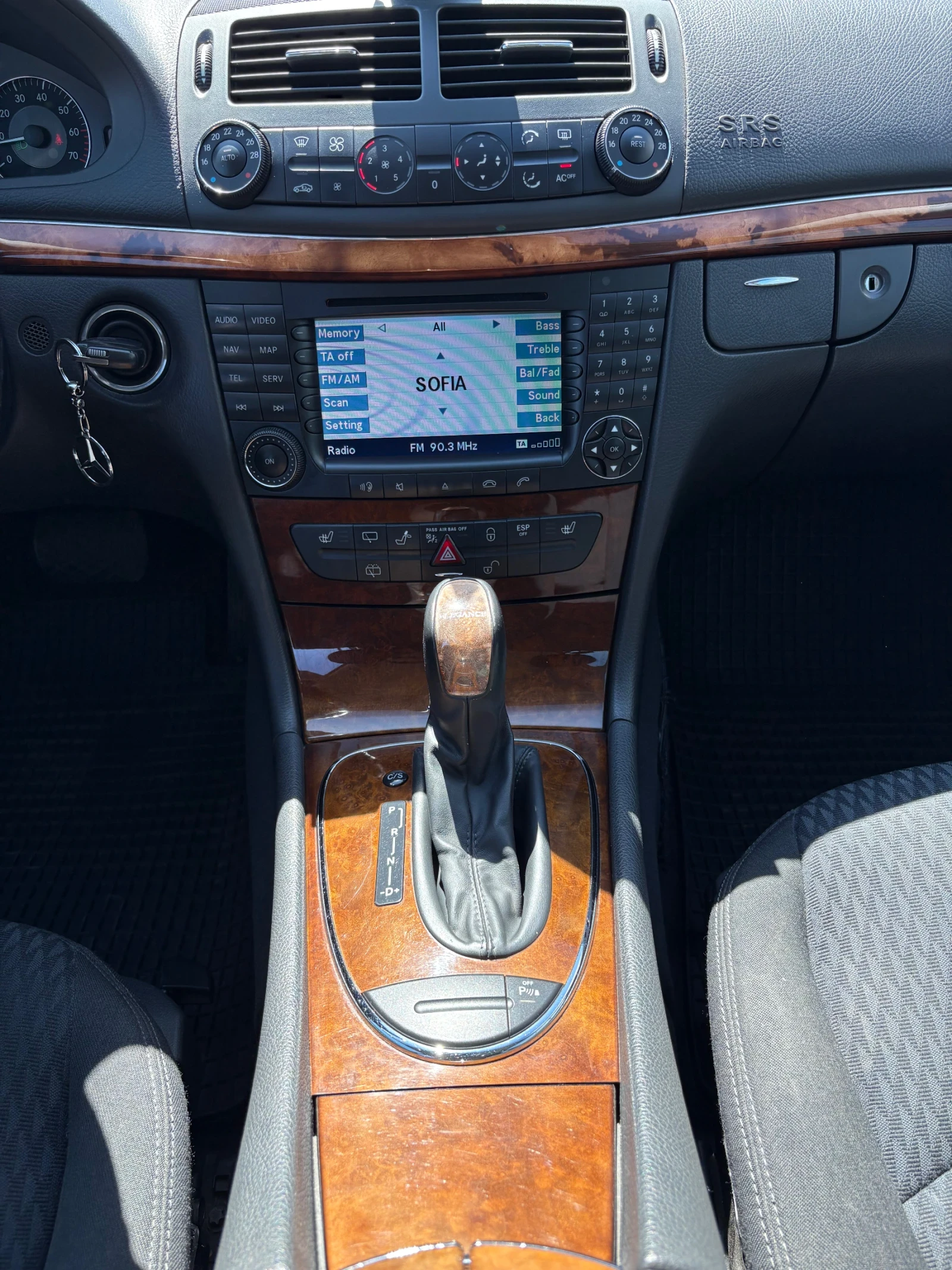 Mercedes-Benz E 240, снимка 12 - Автомобили и джипове - 55905124