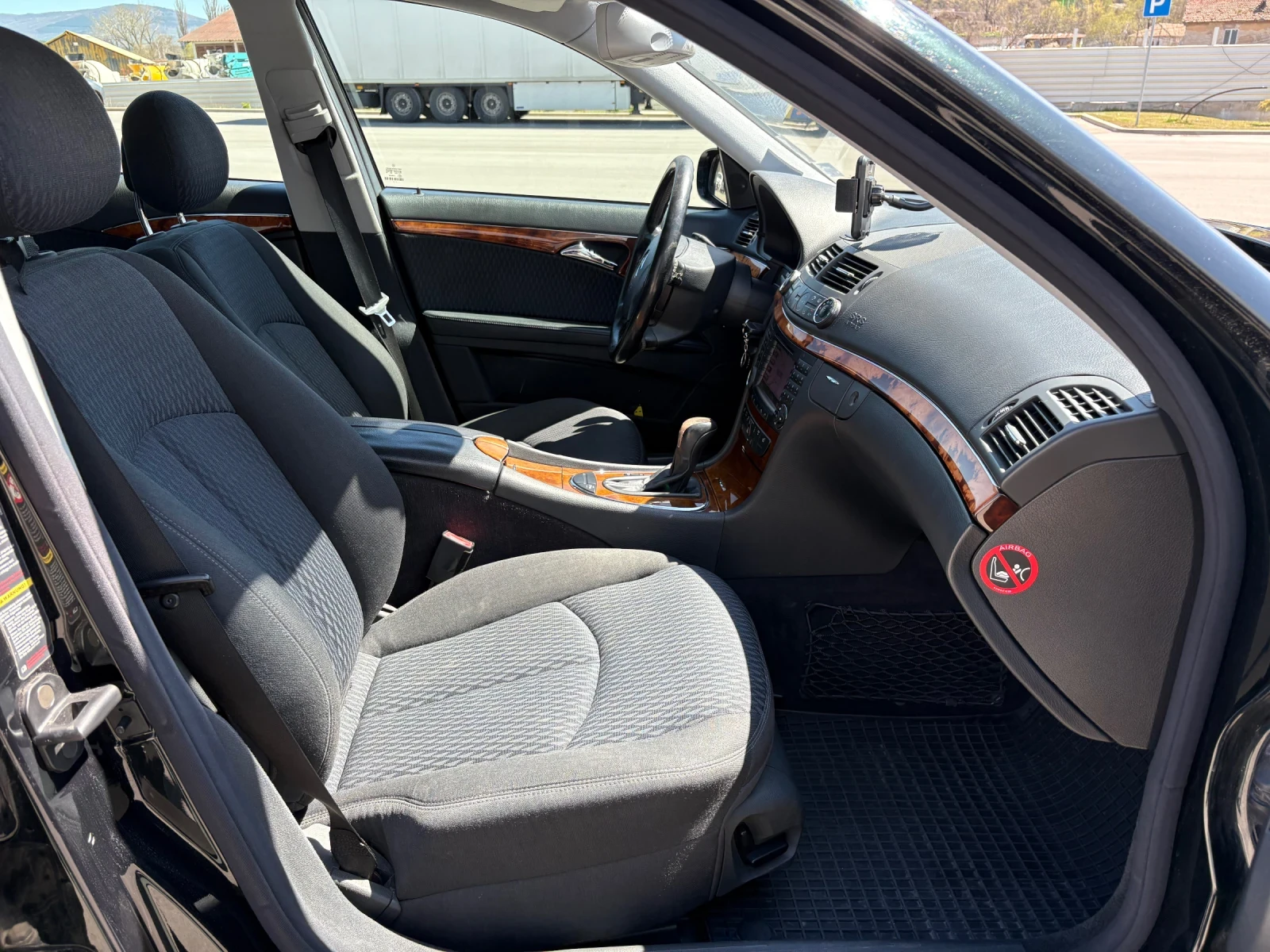 Mercedes-Benz E 240, снимка 13 - Автомобили и джипове - 55905124