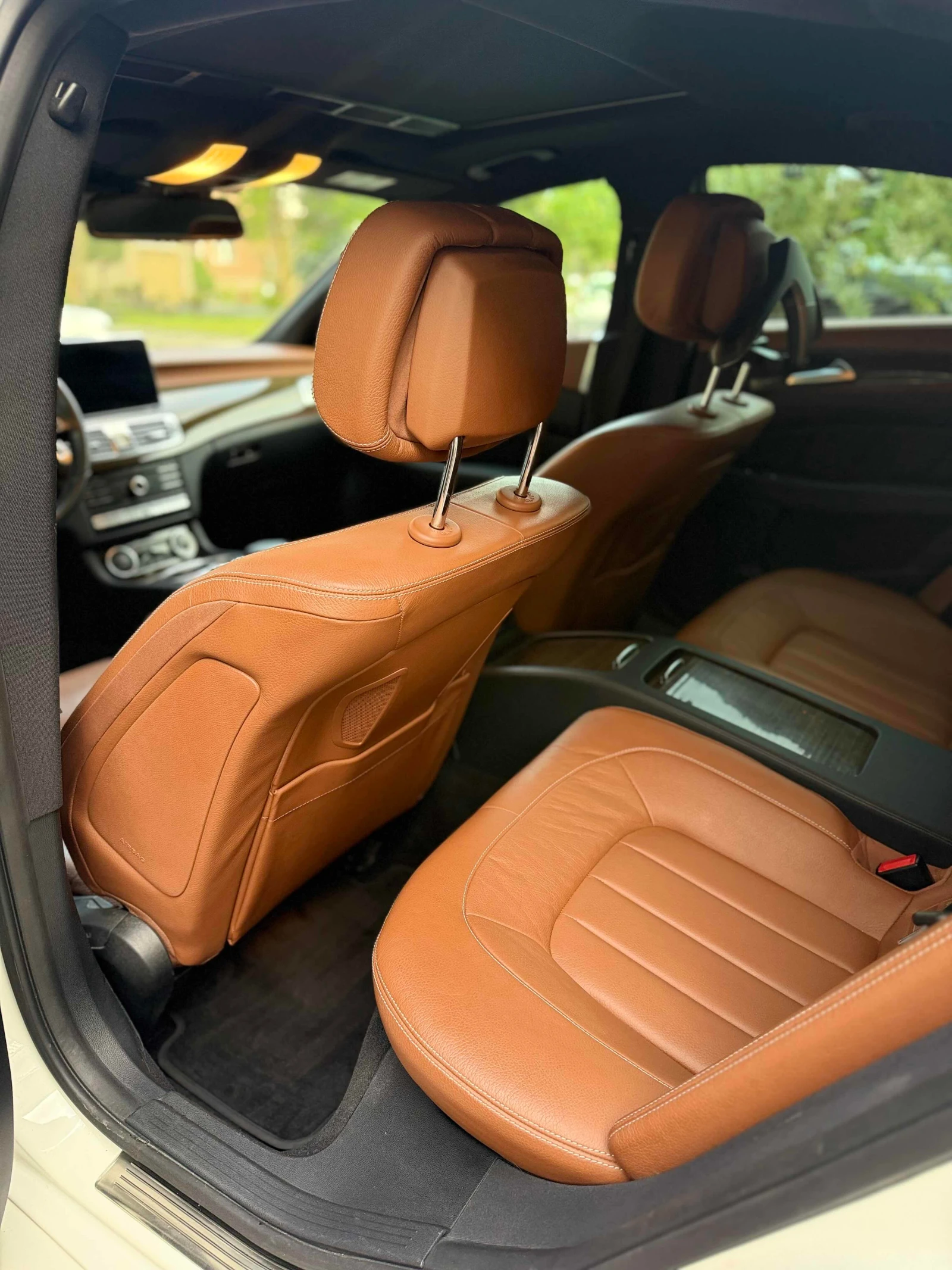 Mercedes-Benz CLS 550 * CARFAX * ДИСТРОНИК * ОБДУХВАНЕ * ЩОРИ * , снимка 10 - Автомобили и джипове - 56006791