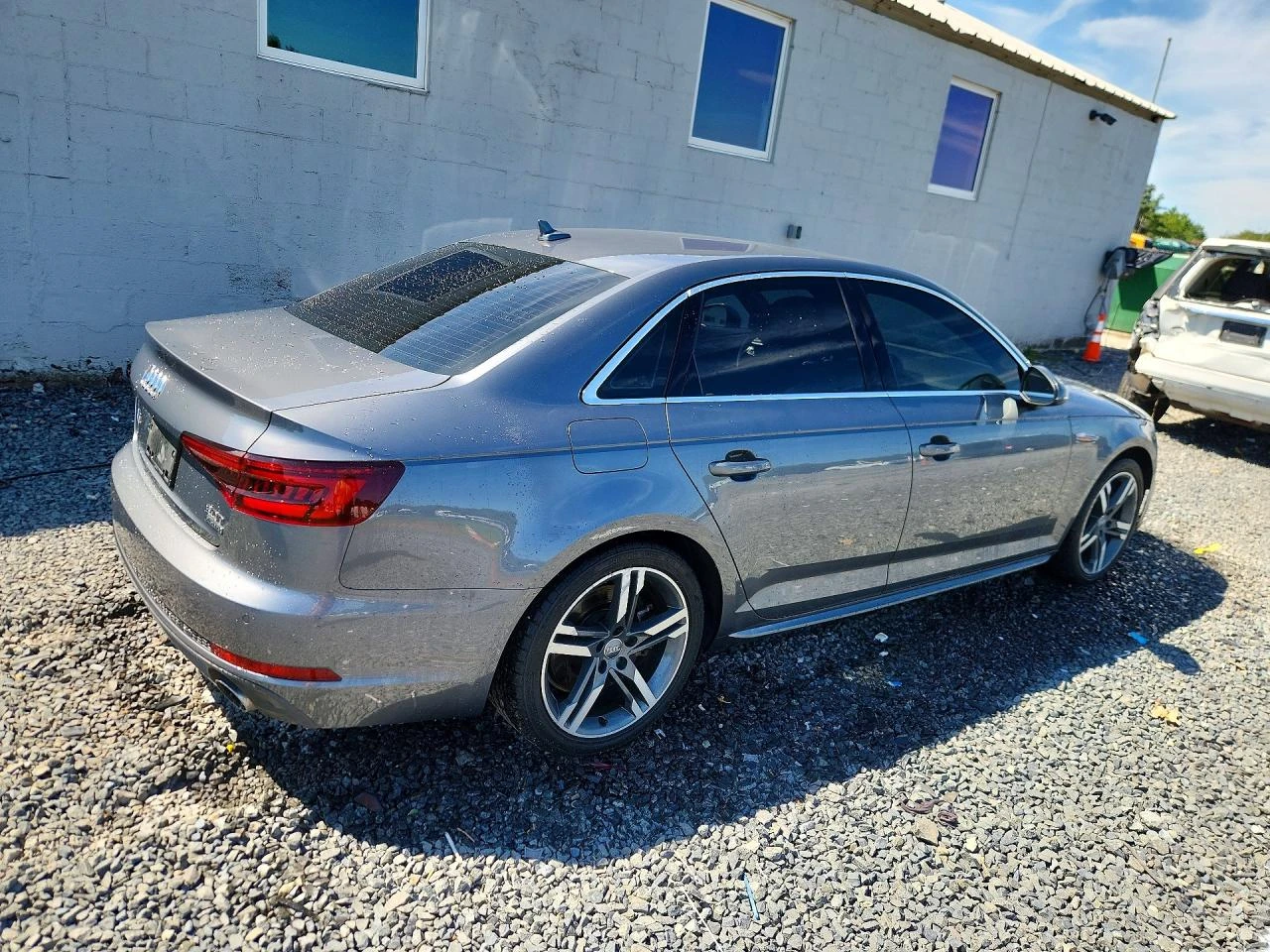 Audi A4 2.0l Premium Plus, снимка 3 - Автомобили и джипове - 56084124