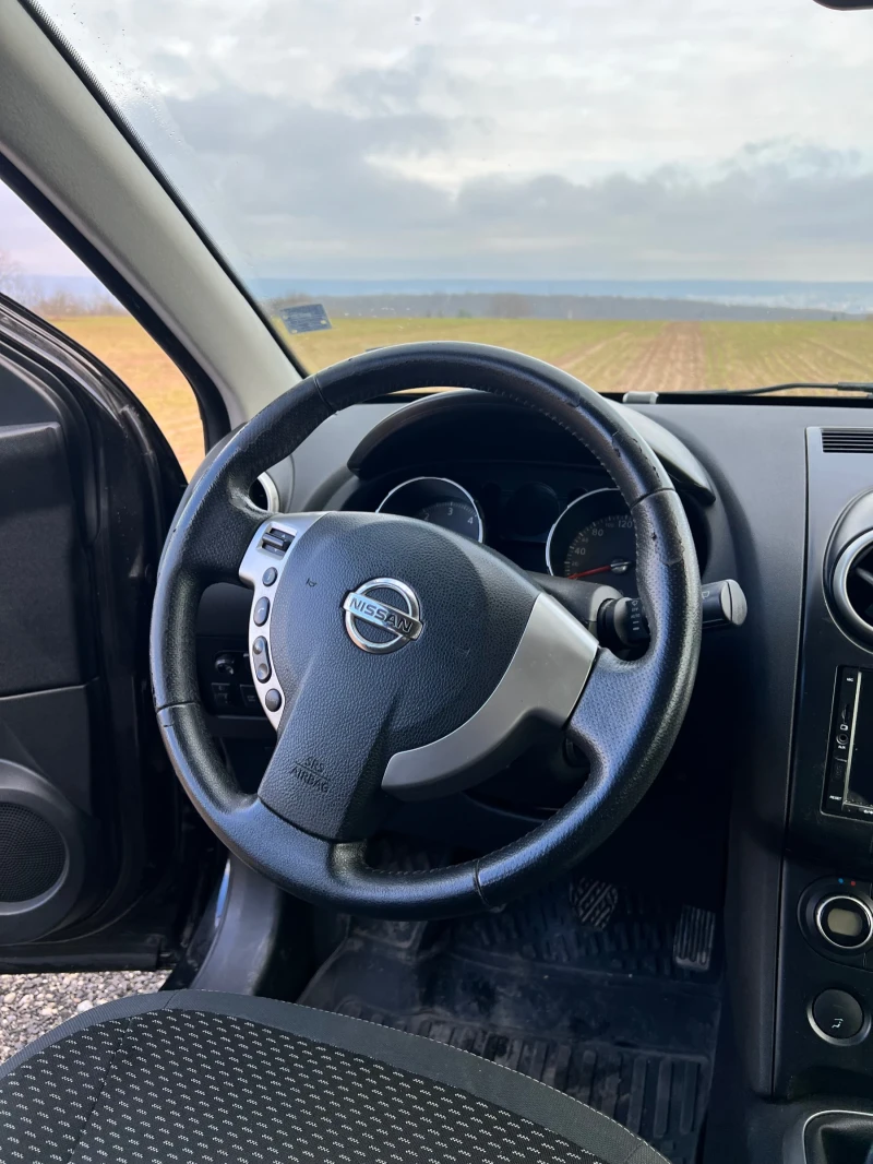 Nissan Qashqai, снимка 11 - Автомобили и джипове - 52750155