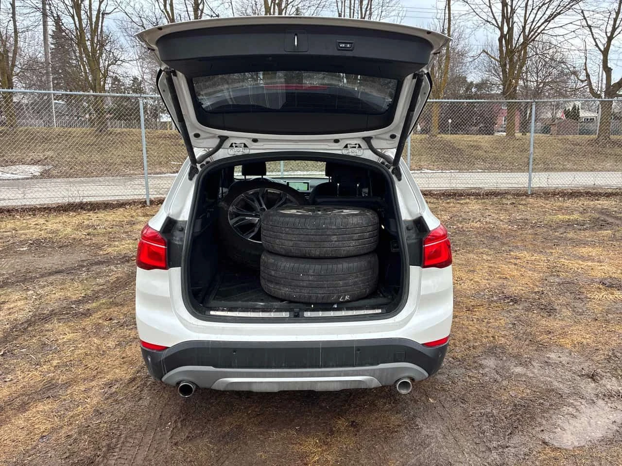 BMW X1 xDrive28i /СARFAX/ГУМИ+ ДЖАНТИ/ПАНО/КЛИП, снимка 11 - Автомобили и джипове - 53930326