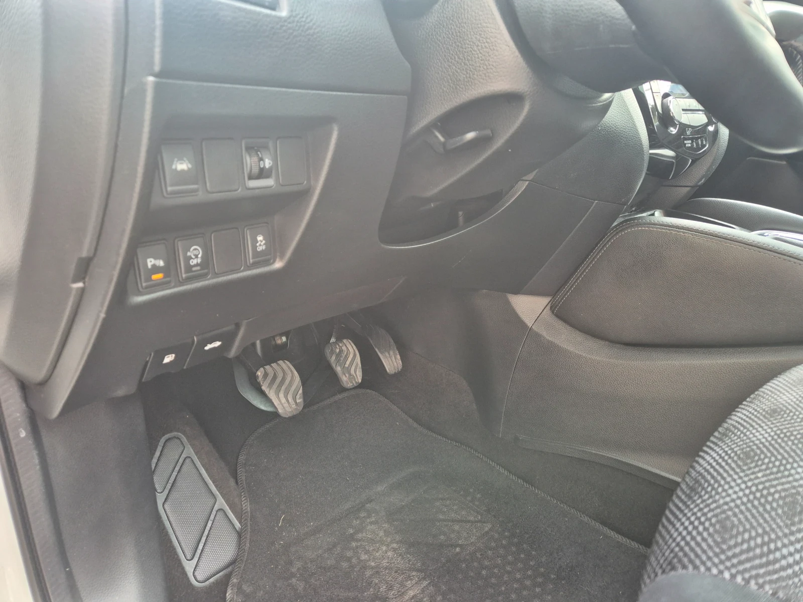 Nissan Qashqai Tekna 1.5dci, снимка 7 - Автомобили и джипове - 54357664