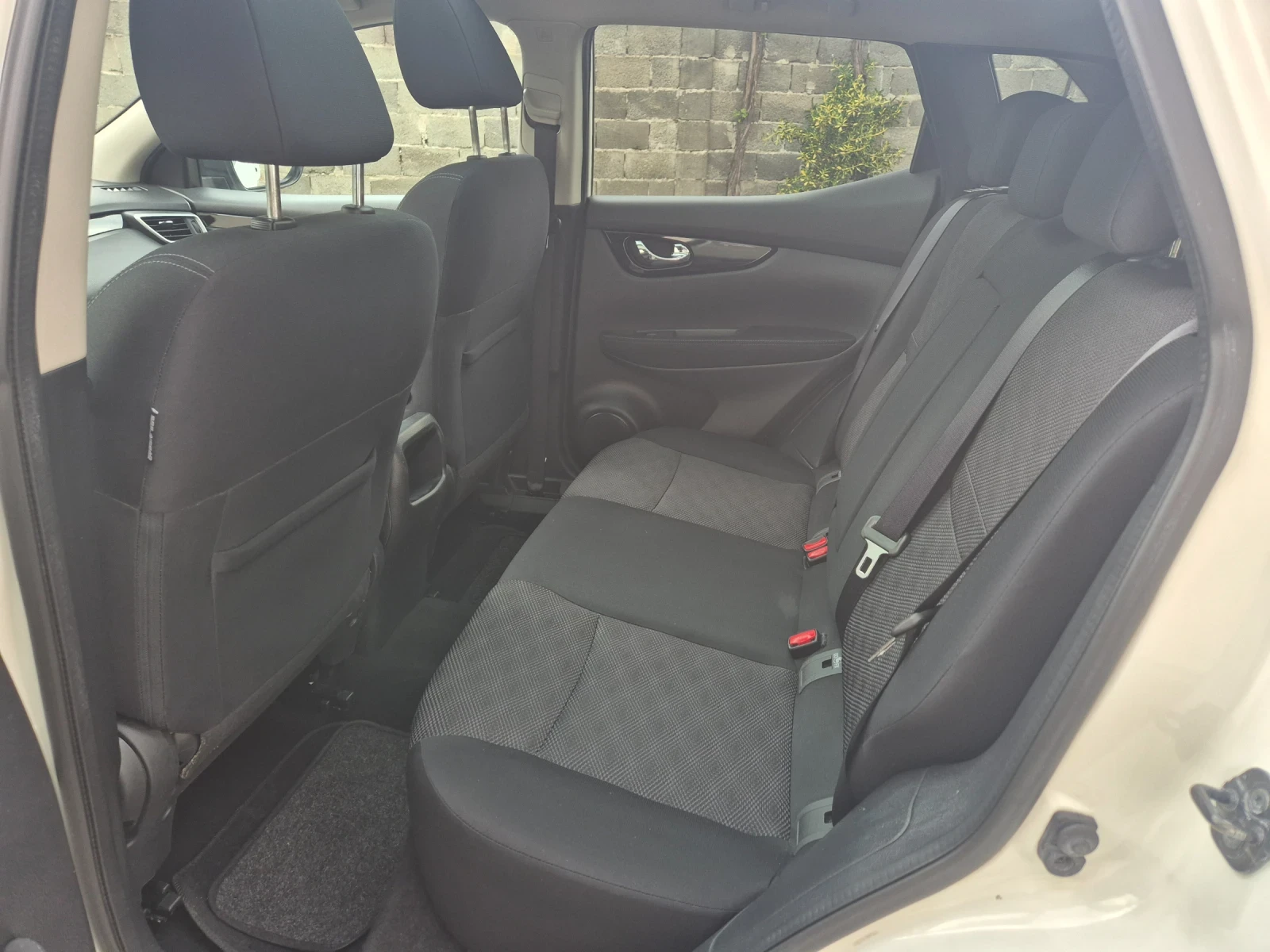 Nissan Qashqai Tekna 1.5dci, снимка 13 - Автомобили и джипове - 54357664