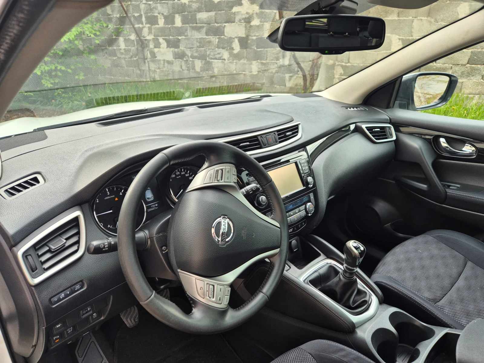 Nissan Qashqai Tekna 1.5dci, снимка 9 - Автомобили и джипове - 54357664