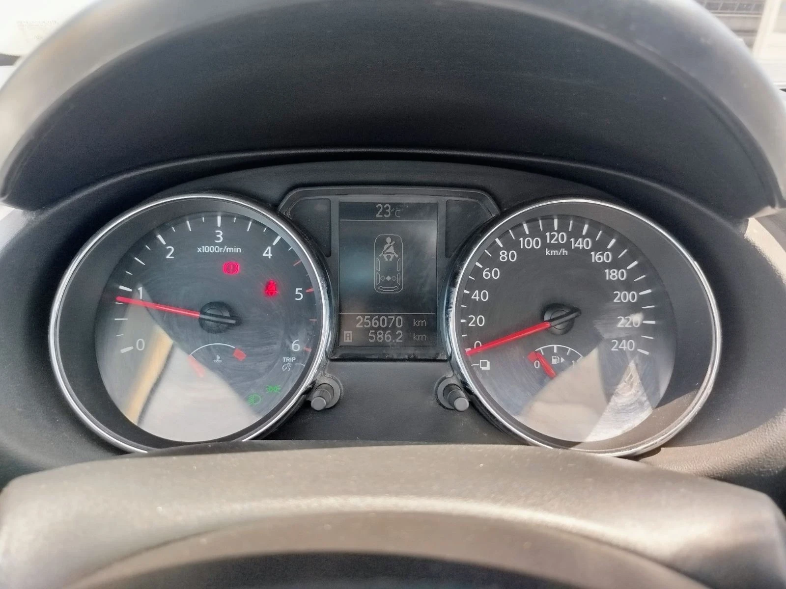 Nissan Qashqai 1.5 dci* navi* Климатроник* Панорама, снимка 14 - Автомобили и джипове - 54611616