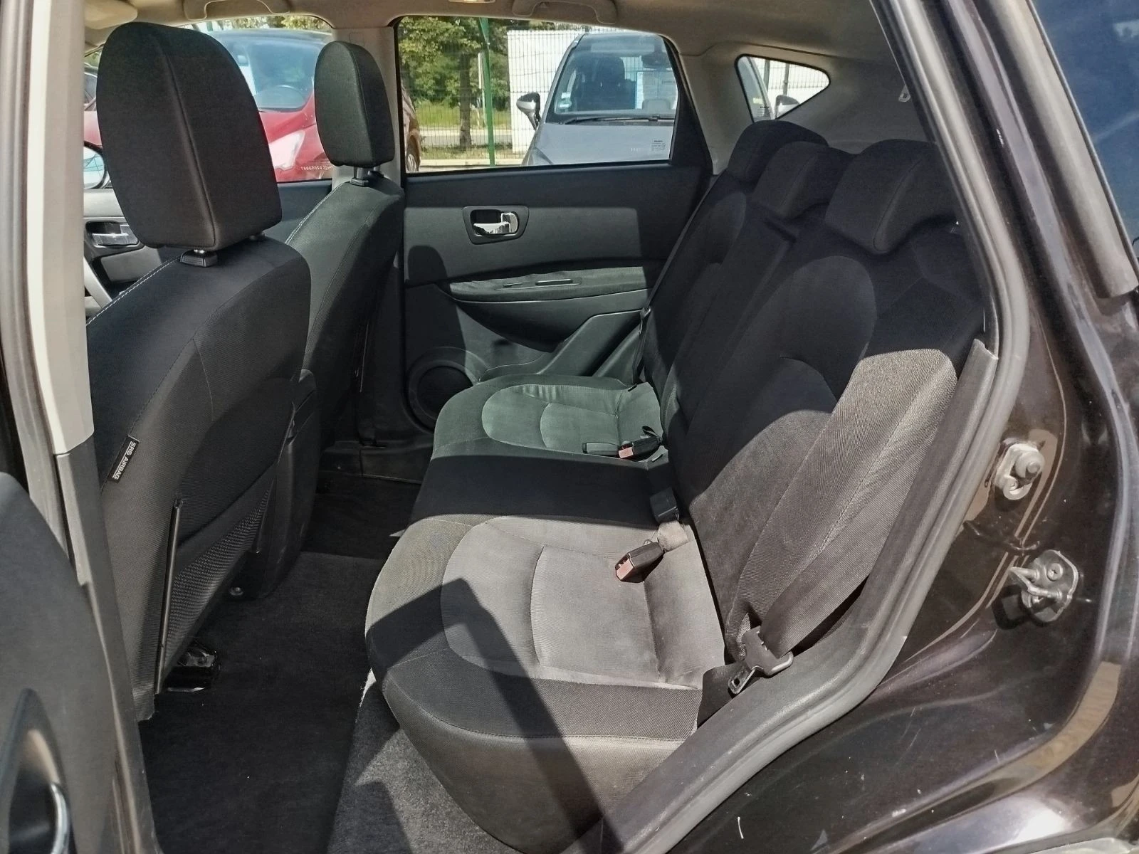 Nissan Qashqai 1.5 dci* navi* Климатроник* Панорама, снимка 13 - Автомобили и джипове - 54611616
