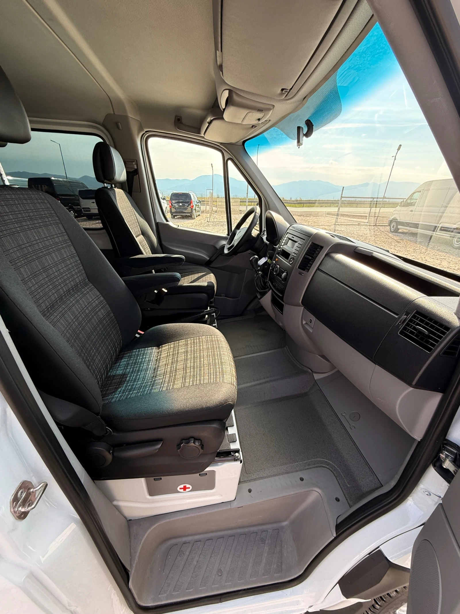 Mercedes-Benz Sprinter 313 ЛИЗИНГ-9местен-Клима-ЕВРО6, снимка 14 - Бусове и автобуси - 53986606