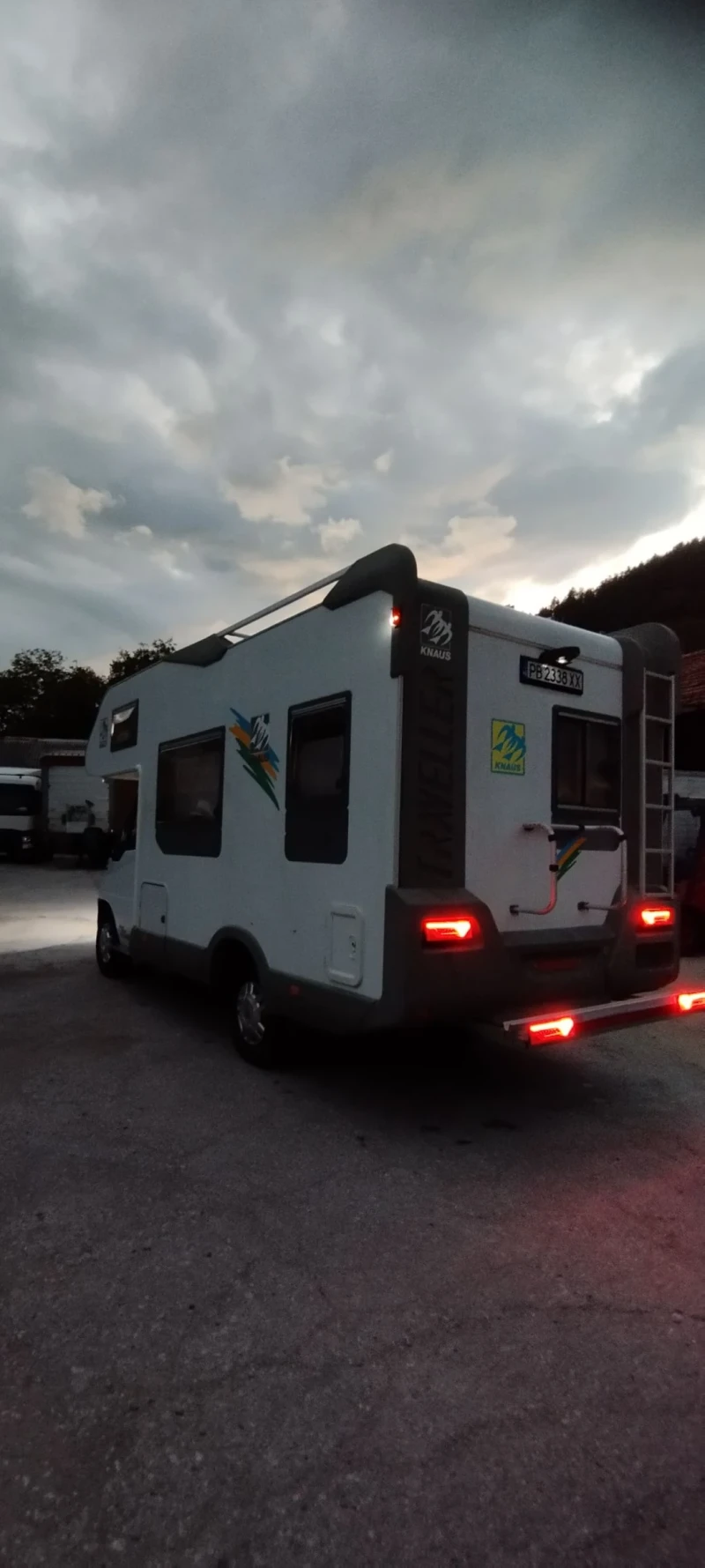 Кемпер Knaus Traveller 575 sport, снимка 17 - Каравани и кемпери - 46213837