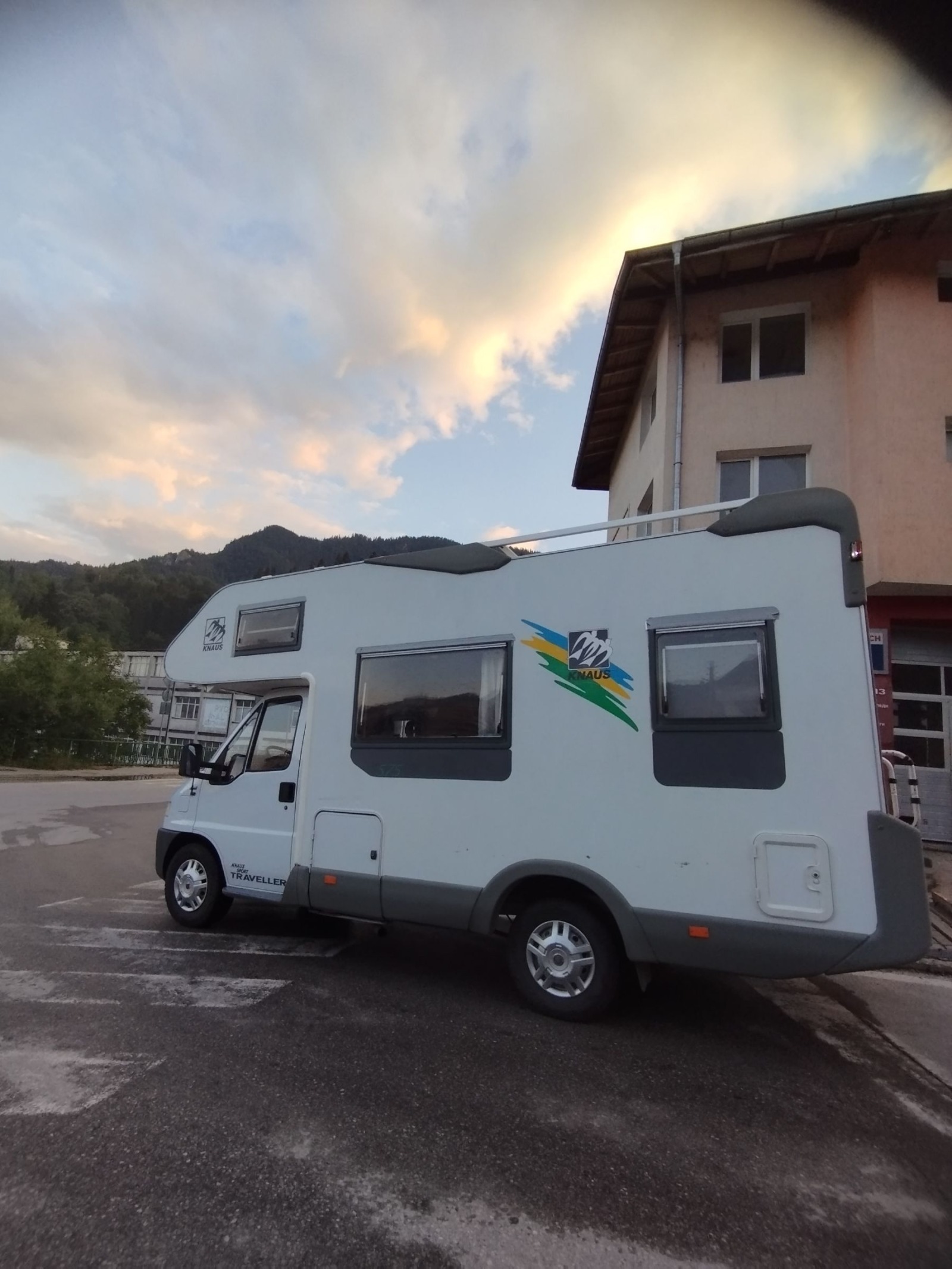 Кемпер Knaus Traveller 575 sport - изображение 9