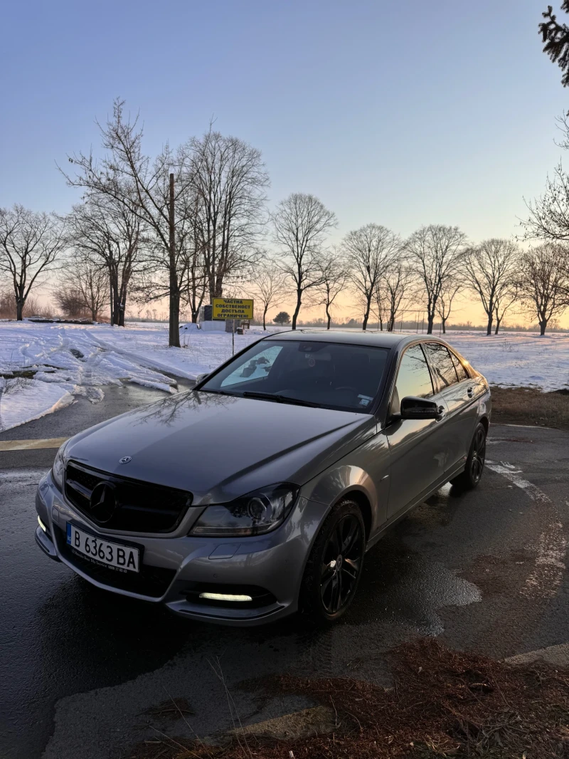 Mercedes-Benz C 220 Avantgarde, снимка 3 - Автомобили и джипове - 49274233