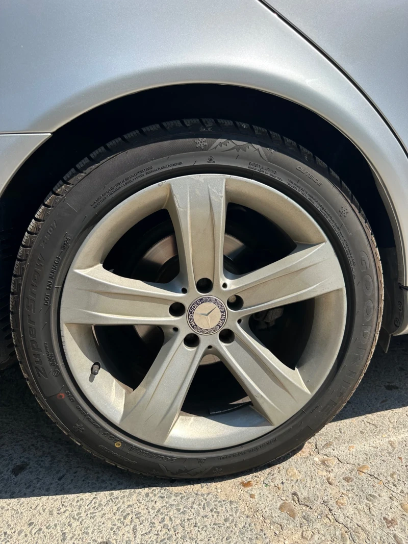 Mercedes-Benz E 220, снимка 11 - Автомобили и джипове - 52096070