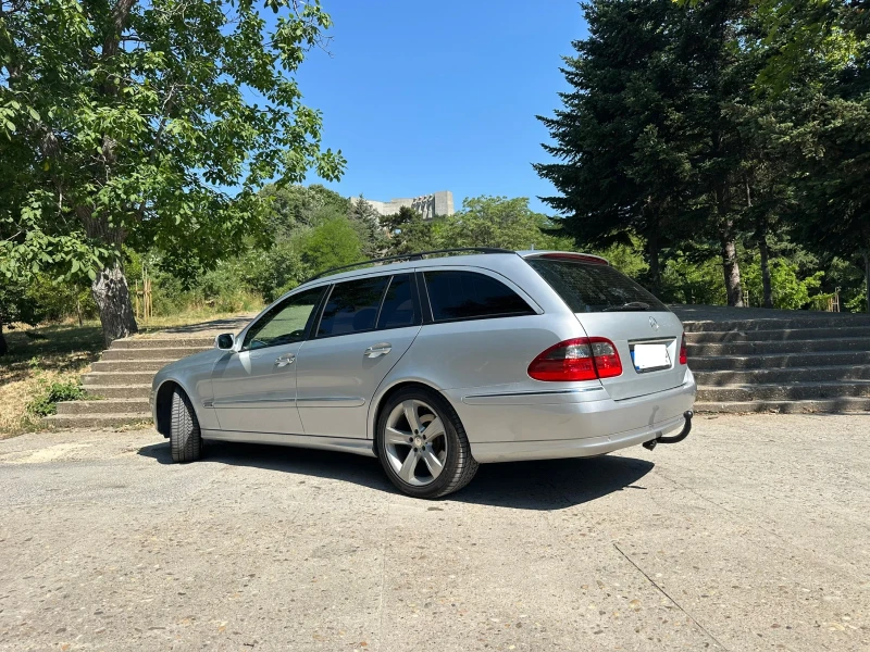 Mercedes-Benz E 220, снимка 4 - Автомобили и джипове - 52096070