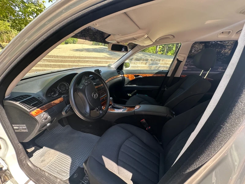 Mercedes-Benz E 220, снимка 13 - Автомобили и джипове - 52096070