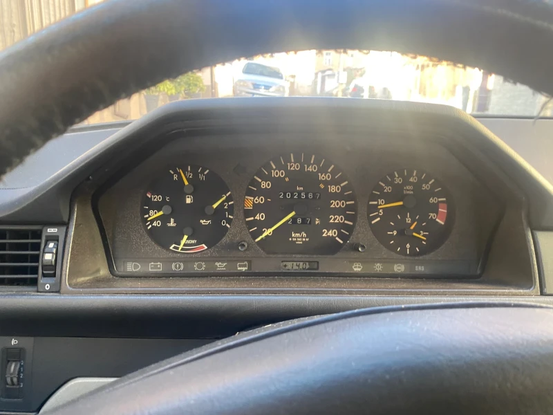 Mercedes-Benz 124 Купе, снимка 6 - Автомобили и джипове - 52892245