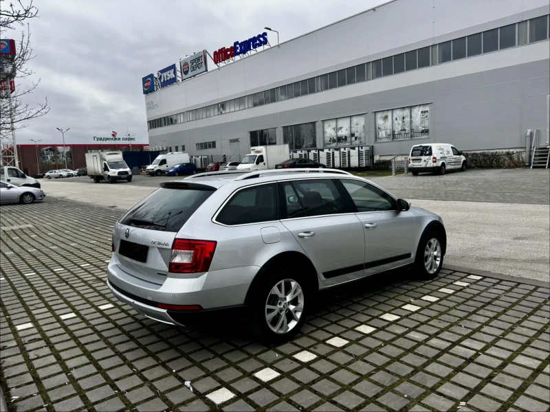 Skoda Octavia SCOUT 2.0 TDI 4x4, снимка 4 - Автомобили и джипове - 53453901