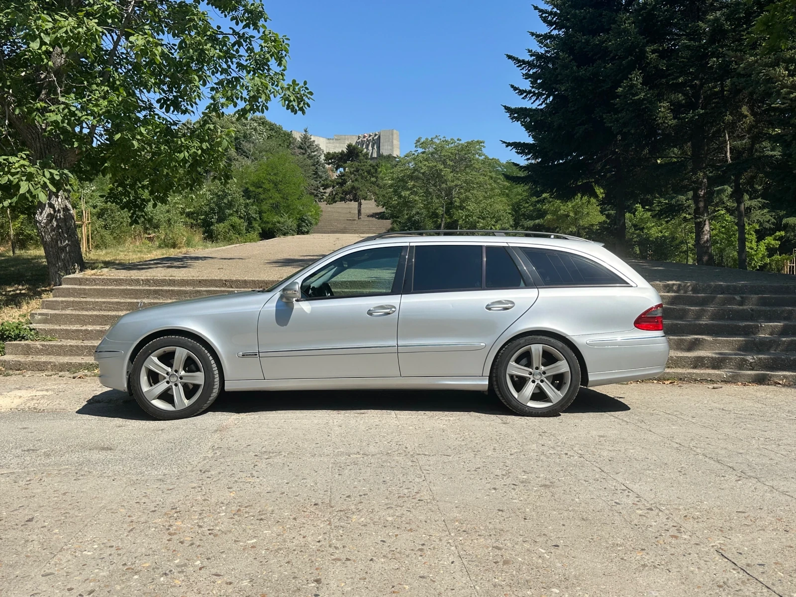Mercedes-Benz E 220, снимка 1