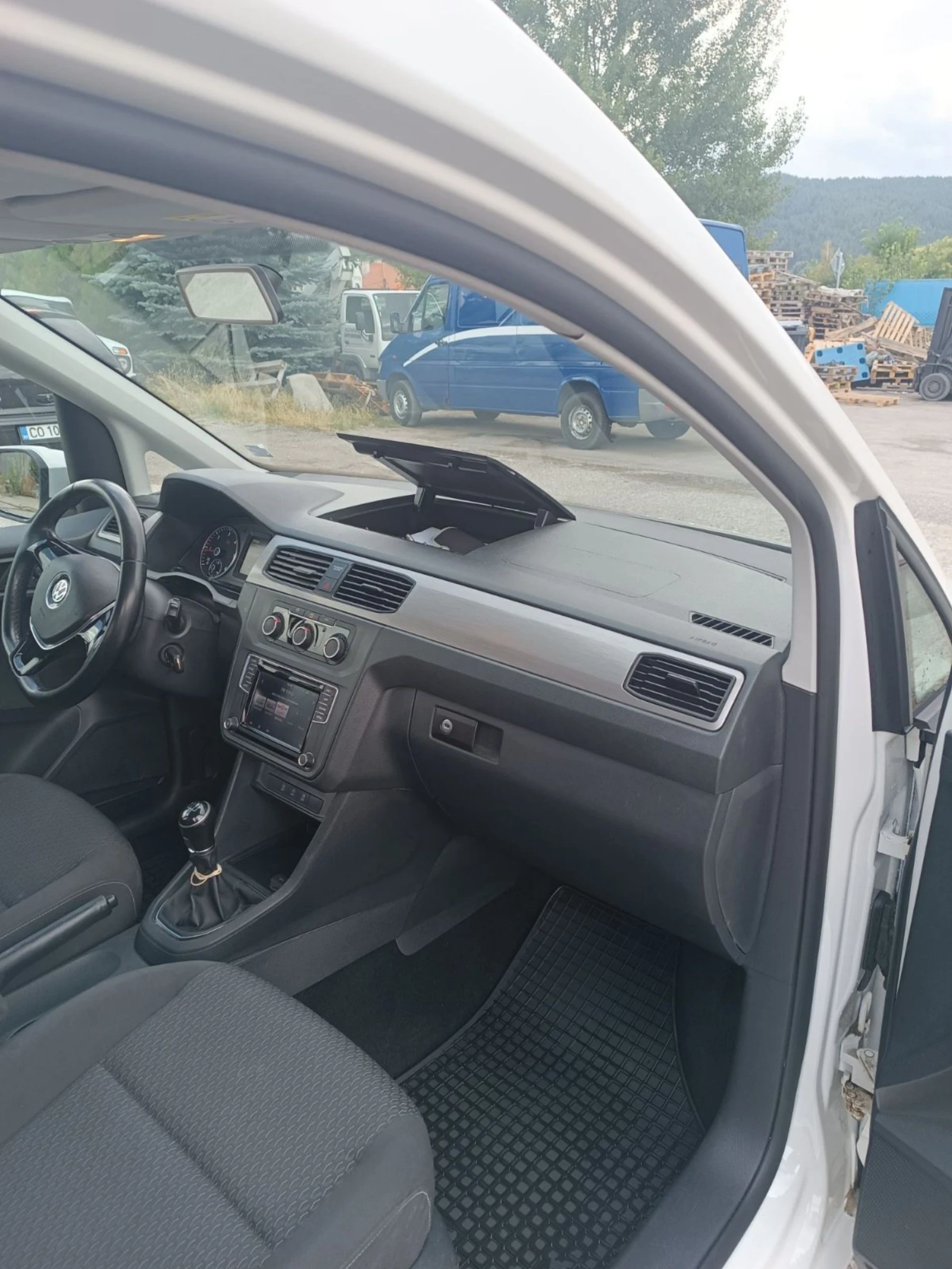 VW Caddy 2.0 - изображение 8