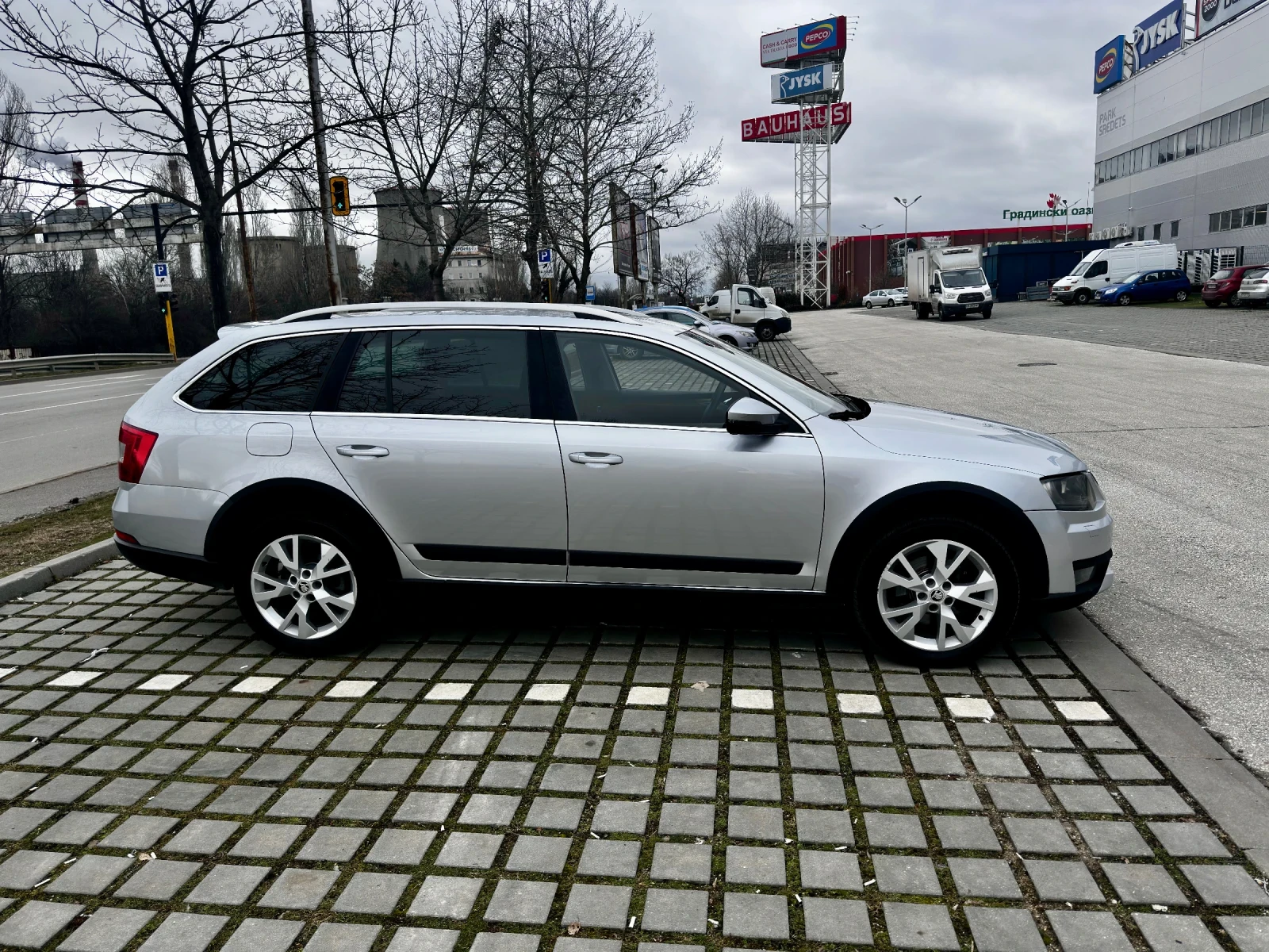 Skoda Octavia SCOUT 2.0 TDI 4x4 - изображение 3