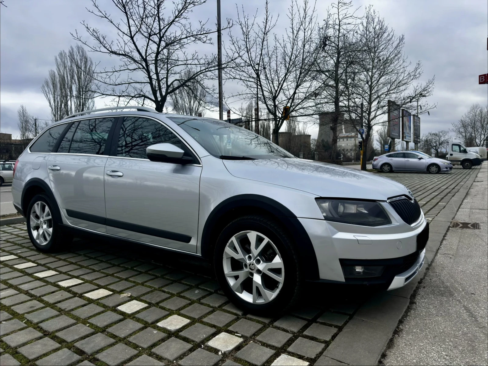 Skoda Octavia SCOUT 2.0 TDI 4x4 - изображение 2