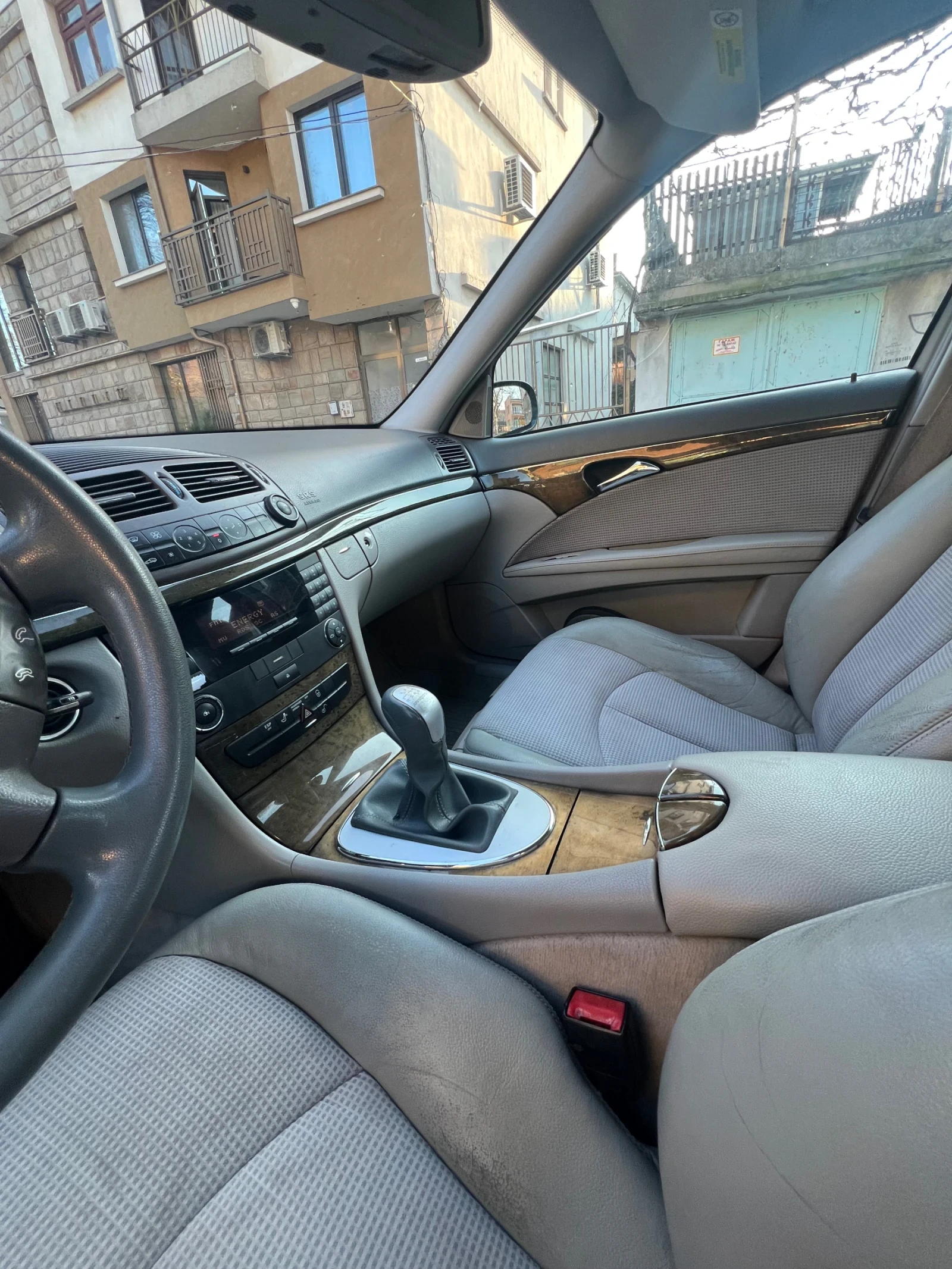 Mercedes-Benz E 220, снимка 4 - Автомобили и джипове - 53906510