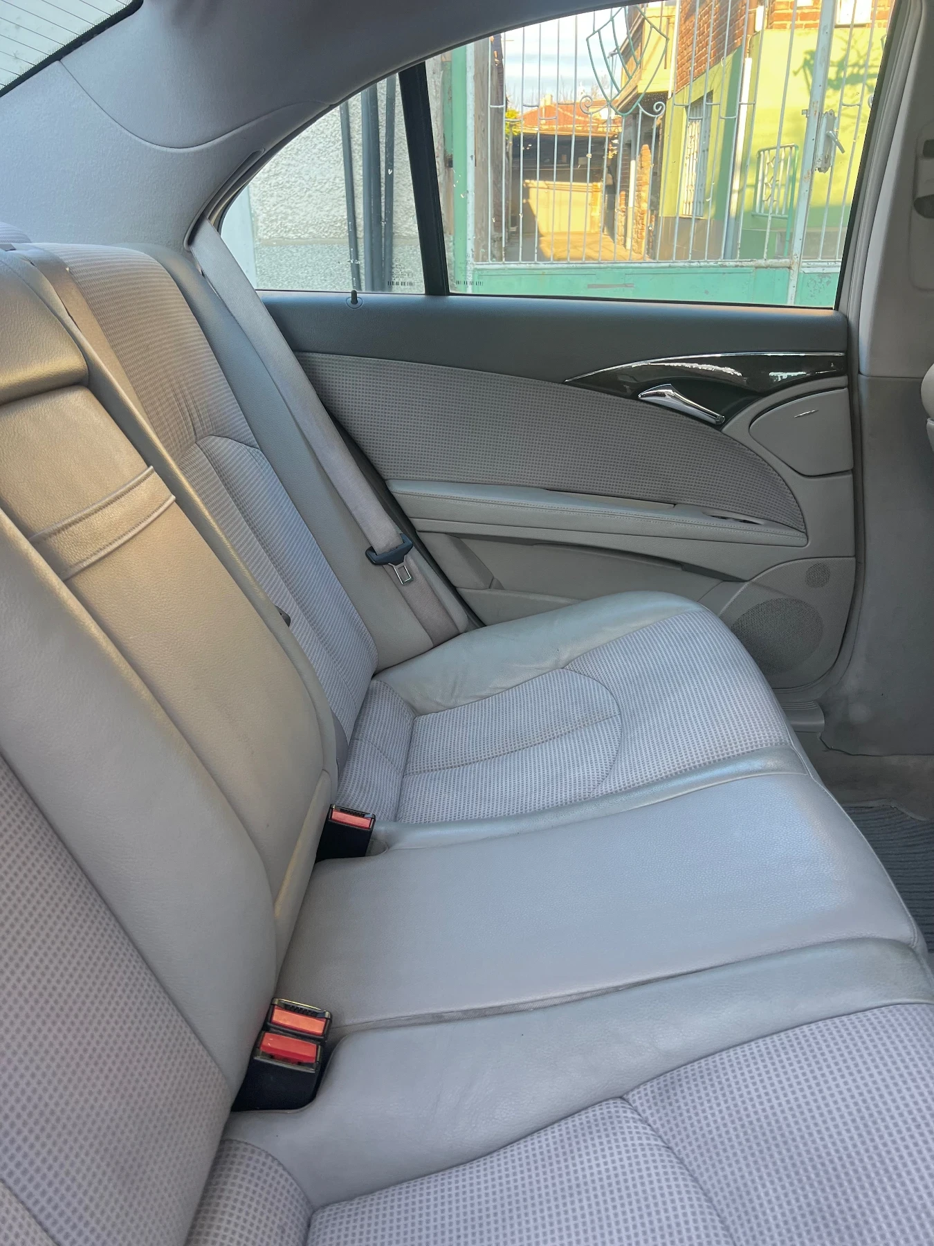 Mercedes-Benz E 220, снимка 6 - Автомобили и джипове - 53906510