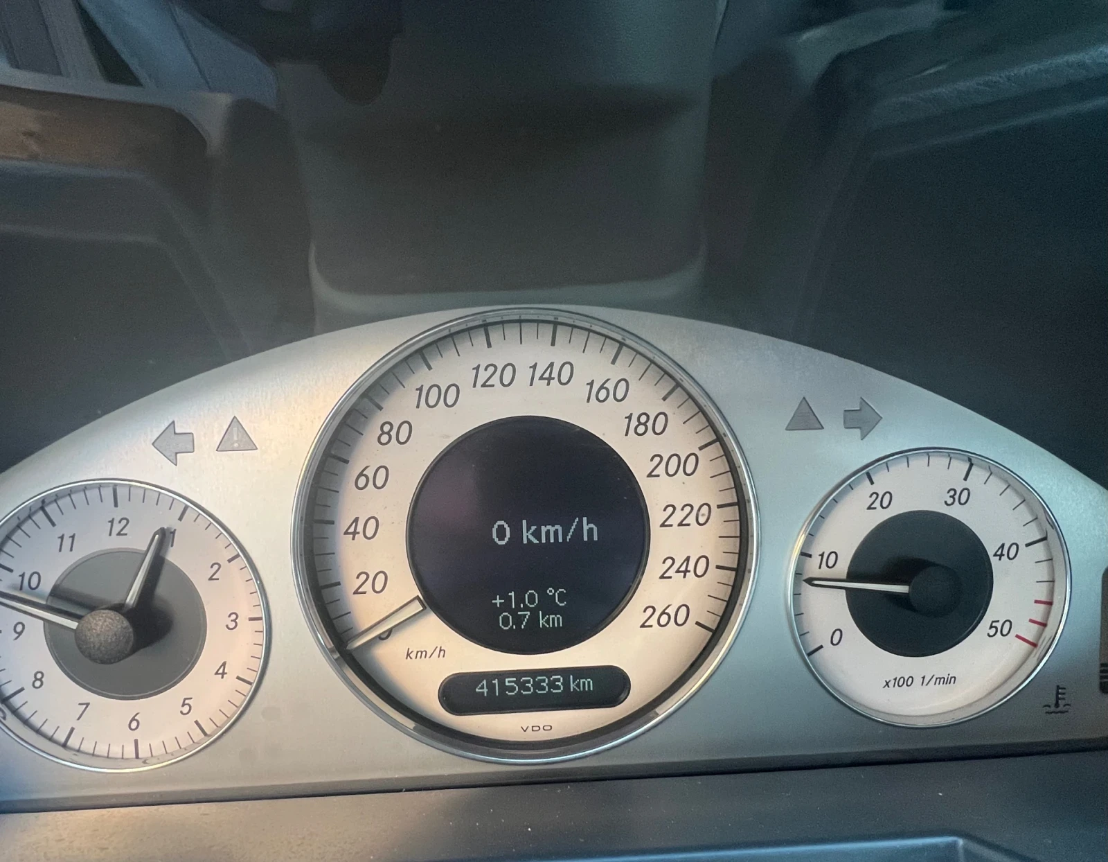 Mercedes-Benz E 220, снимка 5 - Автомобили и джипове - 53906510