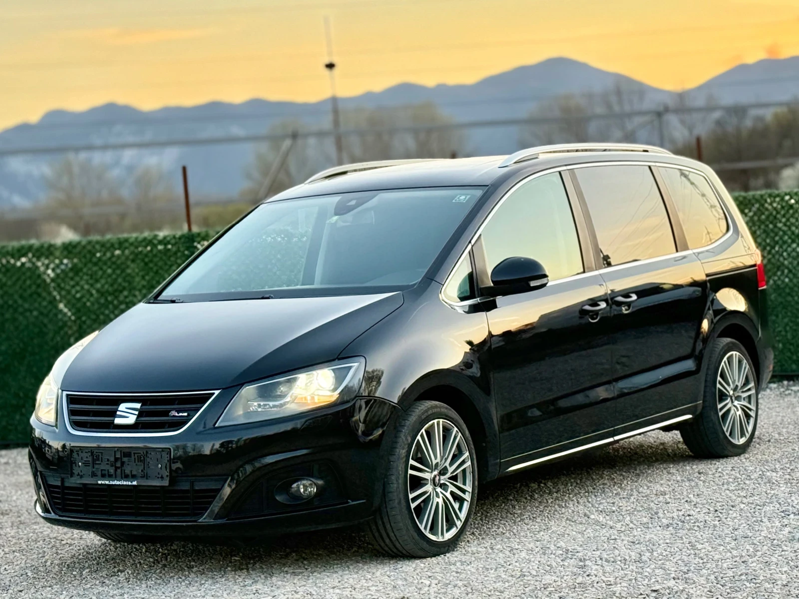 Seat Alhambra 2.0TDi DSG* XENON* NAVI* ПАНОРАМА, снимка 3 - Автомобили и джипове - 54152095