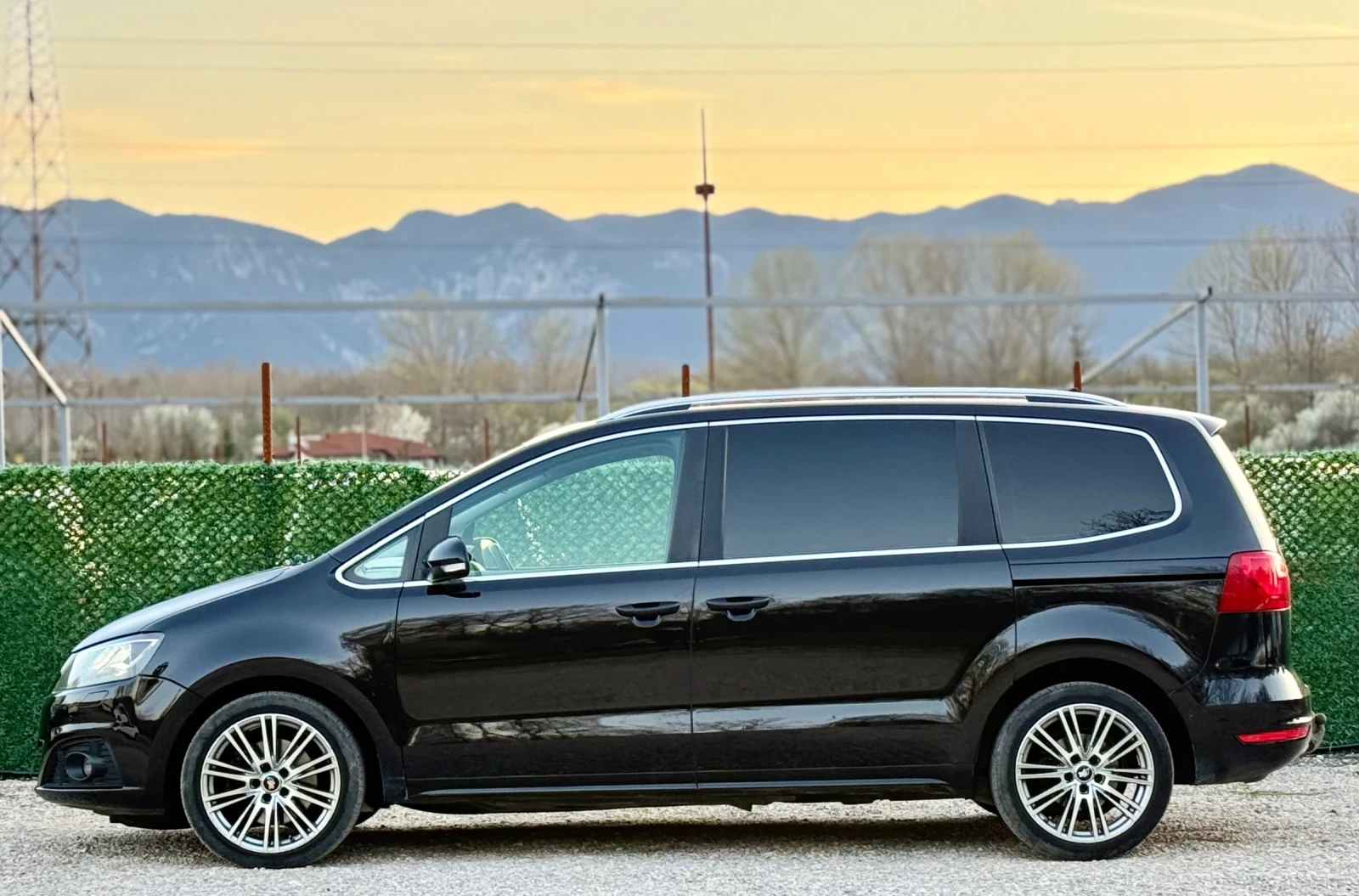 Seat Alhambra 2.0TDi DSG* XENON* NAVI* ПАНОРАМА, снимка 4 - Автомобили и джипове - 54152095