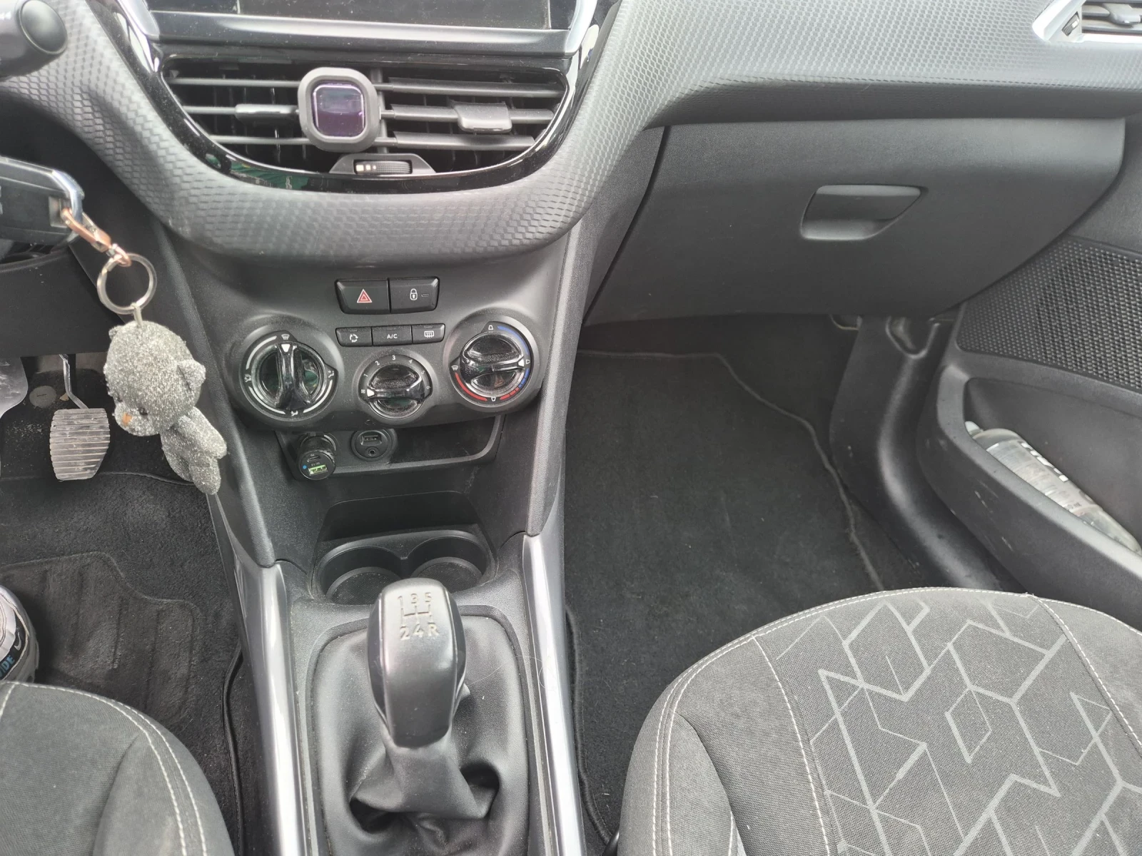 Peugeot 2008 1.2i, снимка 13 - Автомобили и джипове - 54284347