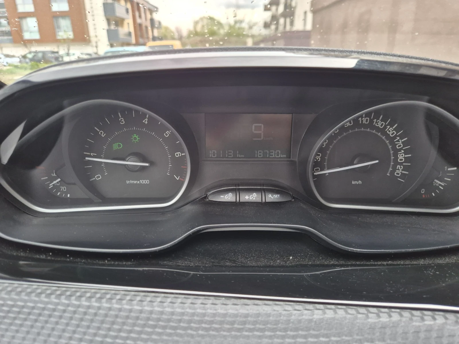 Peugeot 2008 1.2i, снимка 11 - Автомобили и джипове - 54284347