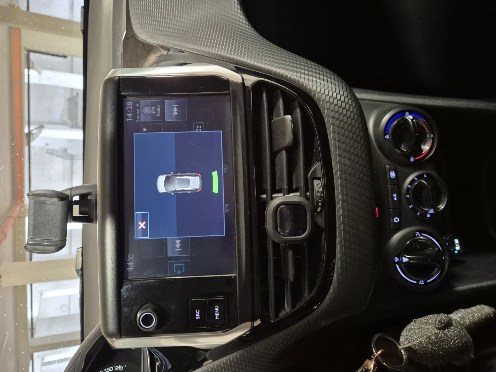 Peugeot 2008 1.2i, снимка 12 - Автомобили и джипове - 54284347