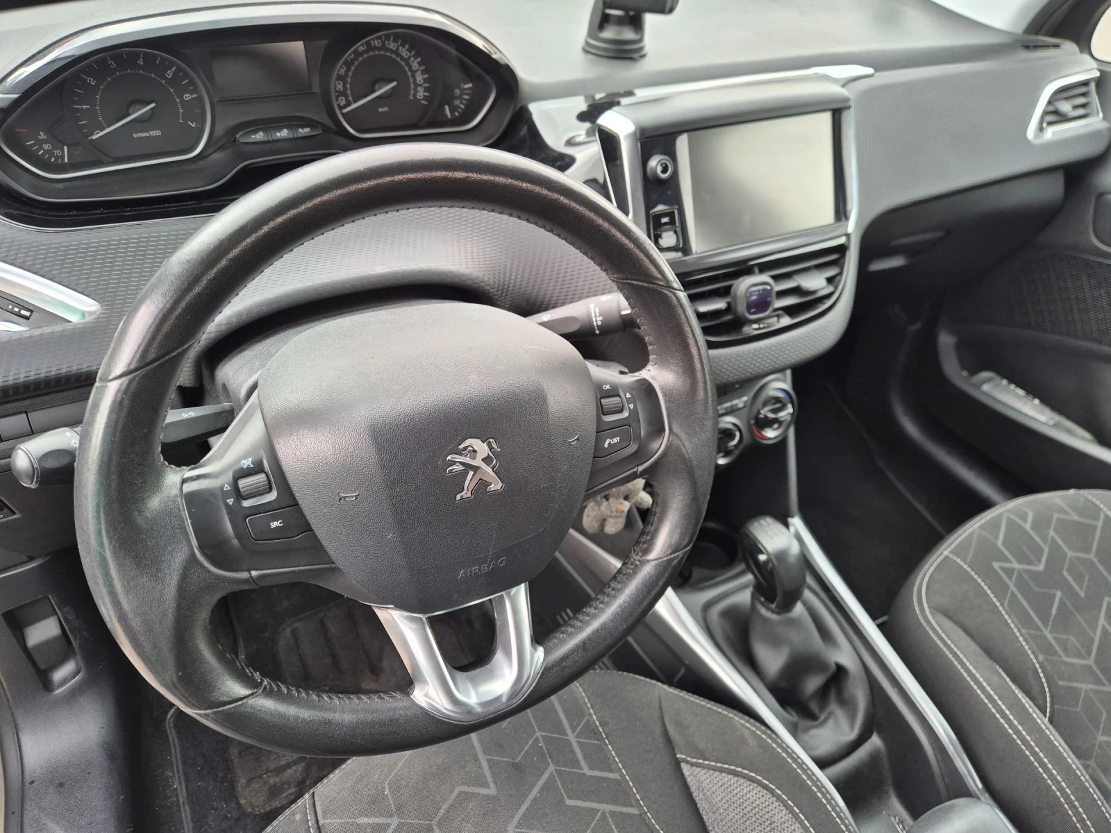 Peugeot 2008 1.2i, снимка 9 - Автомобили и джипове - 54284347