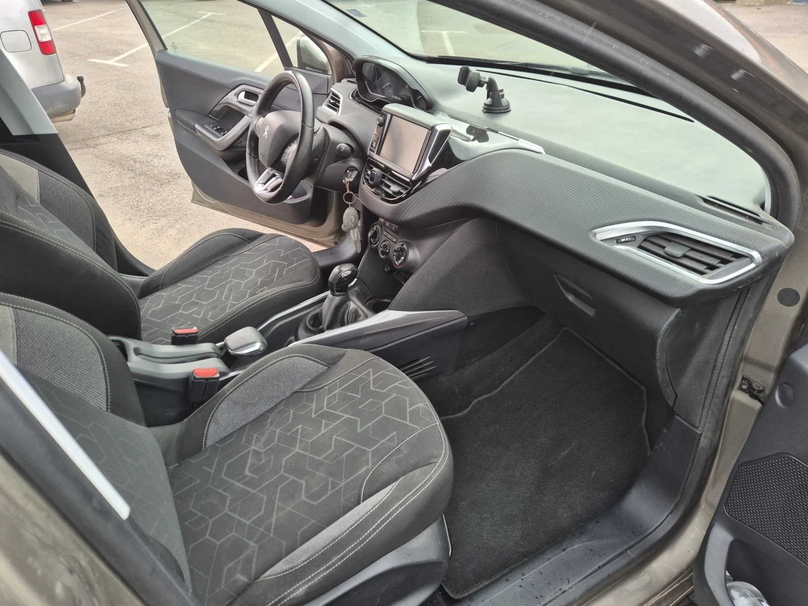 Peugeot 2008 1.2i, снимка 14 - Автомобили и джипове - 54284347