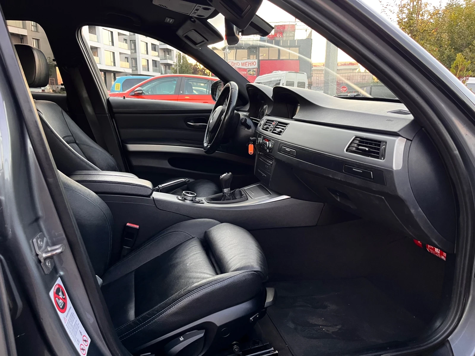 BMW 320 Facelift M pack , снимка 11 - Автомобили и джипове - 54559620