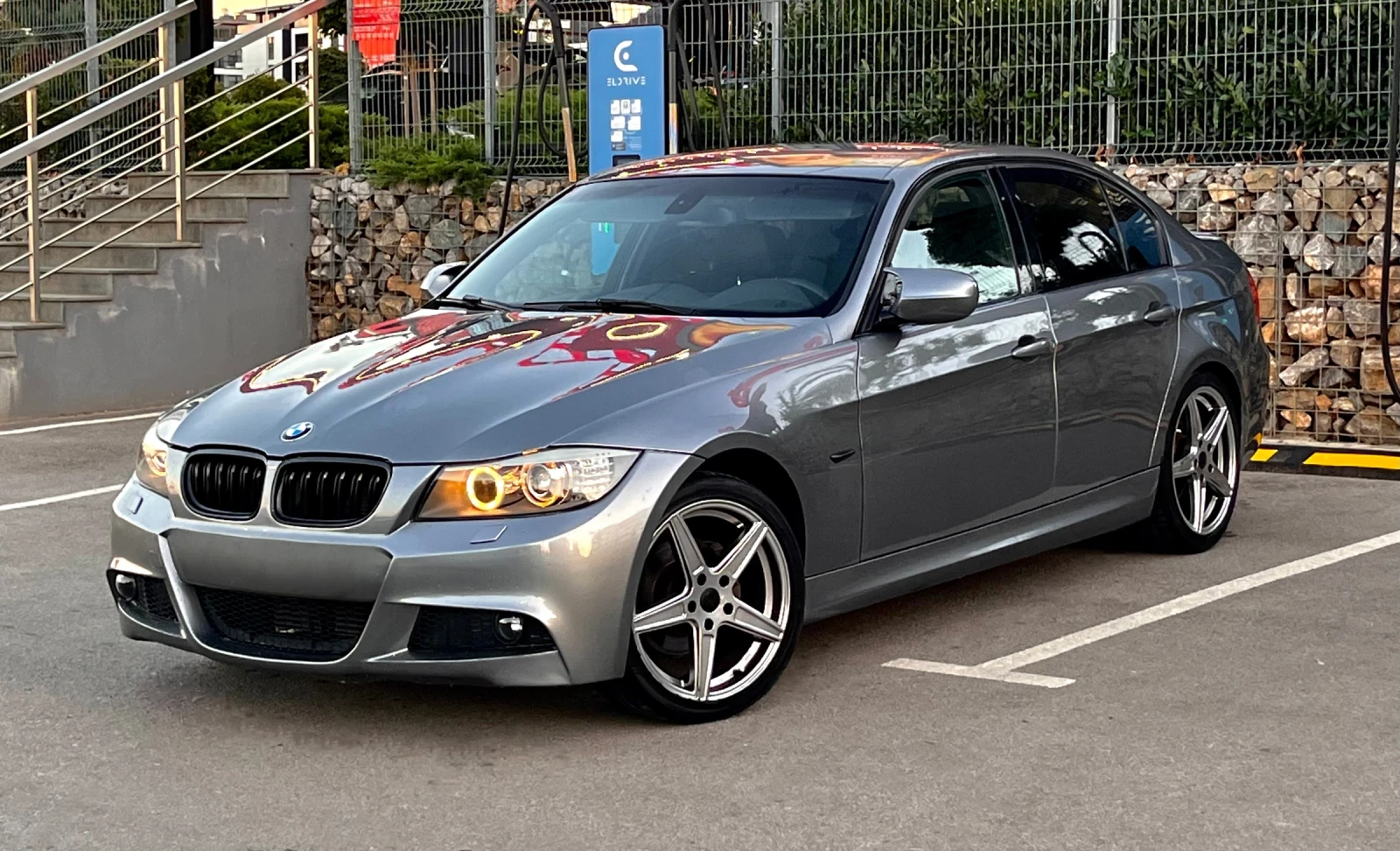 BMW 320 Facelift M pack , снимка 5 - Автомобили и джипове - 54559620