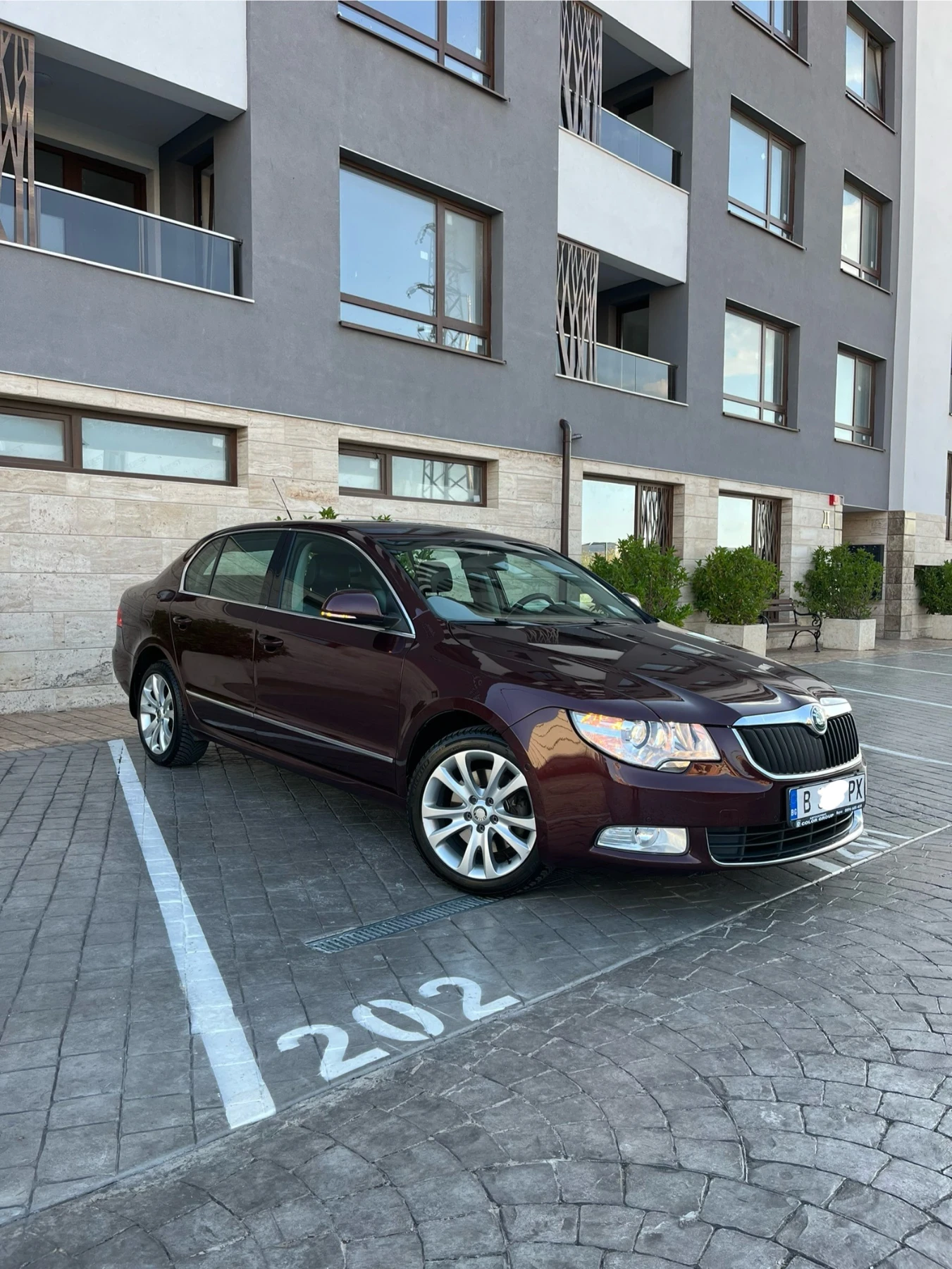 Skoda Superb 2.0TDI 170 Автомат DSG6* Кожа* NAVI* Подгрев, снимка 2 - Автомобили и джипове - 55165889