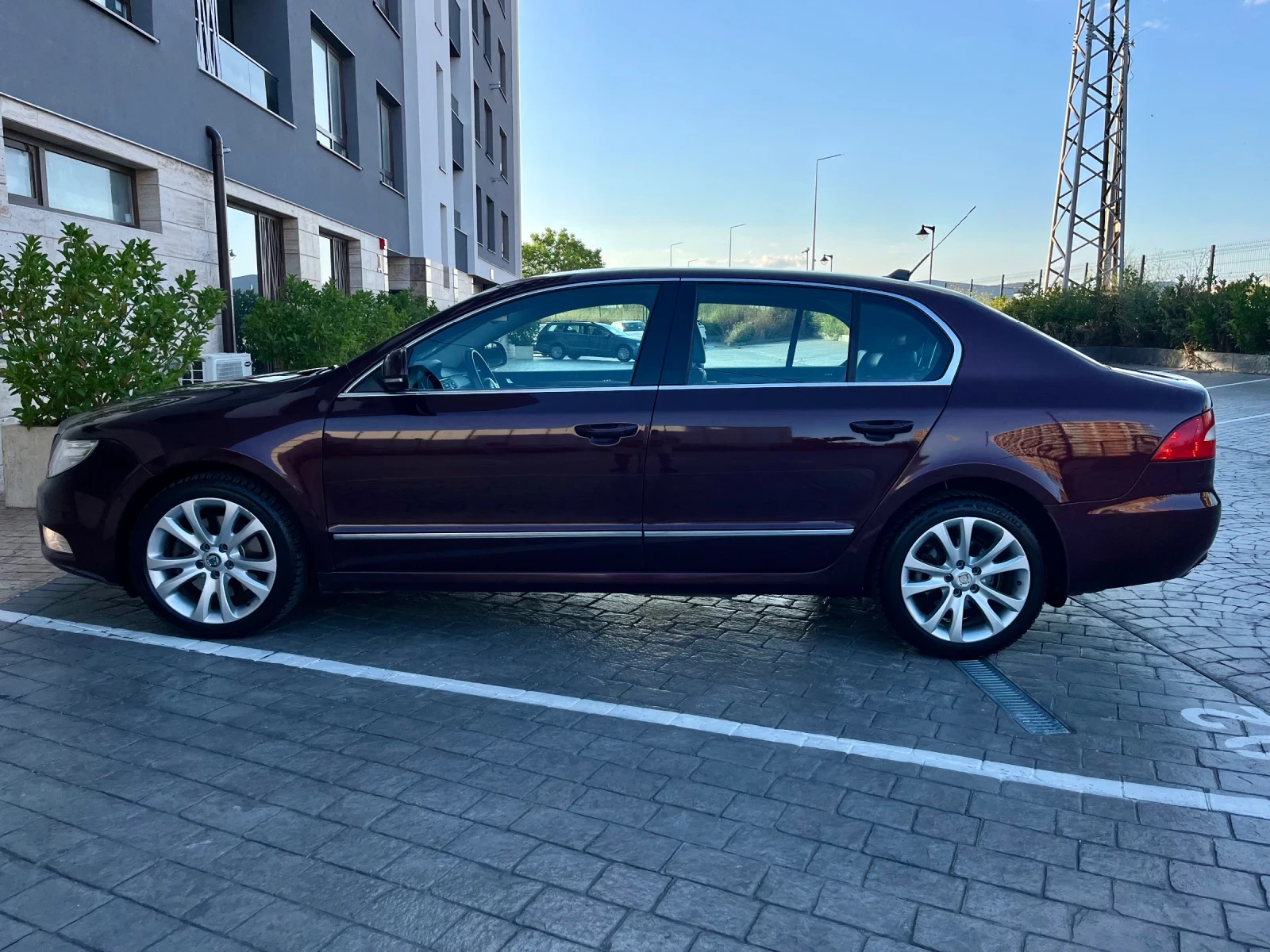 Skoda Superb 2.0TDI 170 Автомат DSG6* Кожа* NAVI* Подгрев, снимка 6 - Автомобили и джипове - 55165889