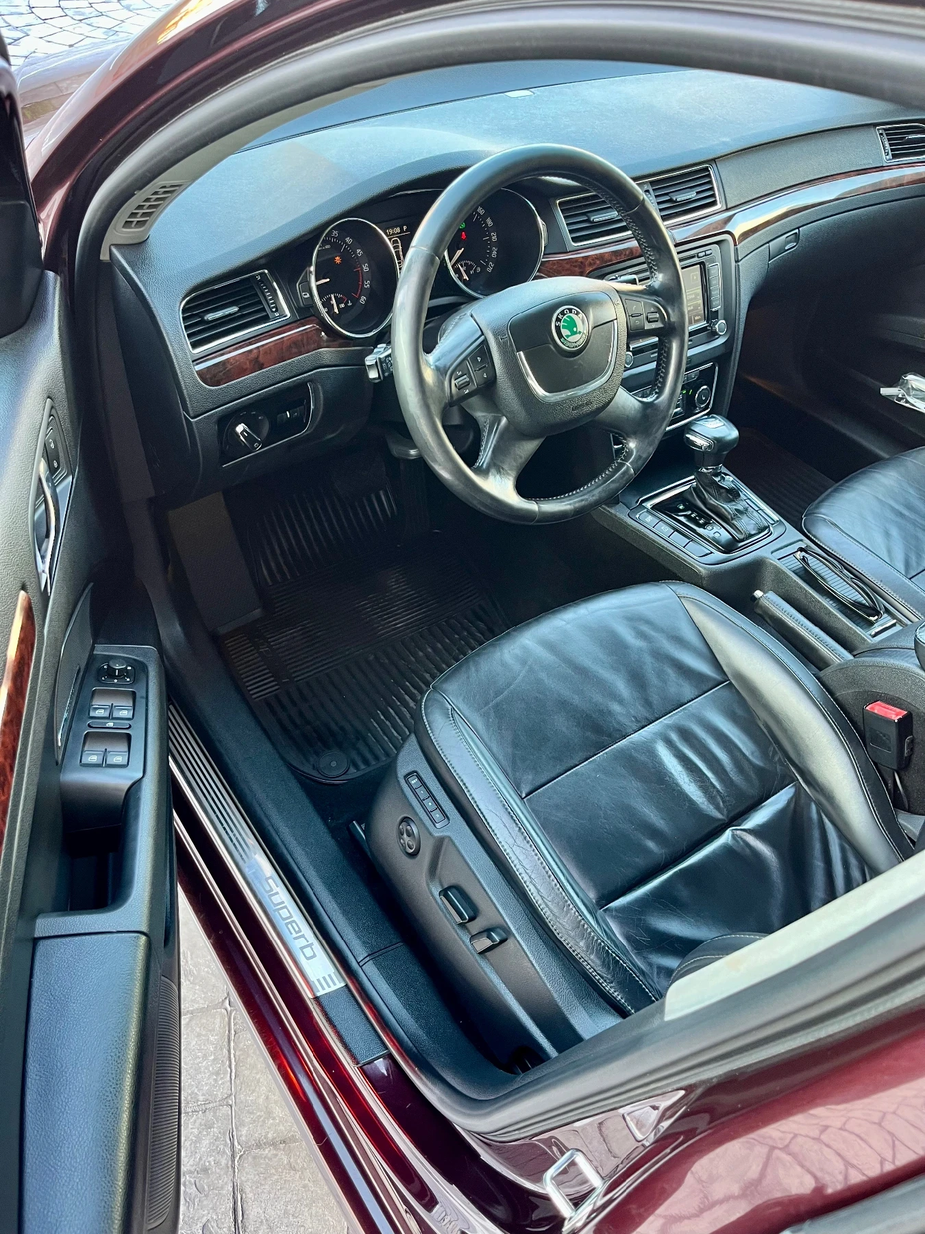 Skoda Superb 2.0TDI 170 Автомат DSG6* Кожа* NAVI* Подгрев, снимка 7 - Автомобили и джипове - 55165889